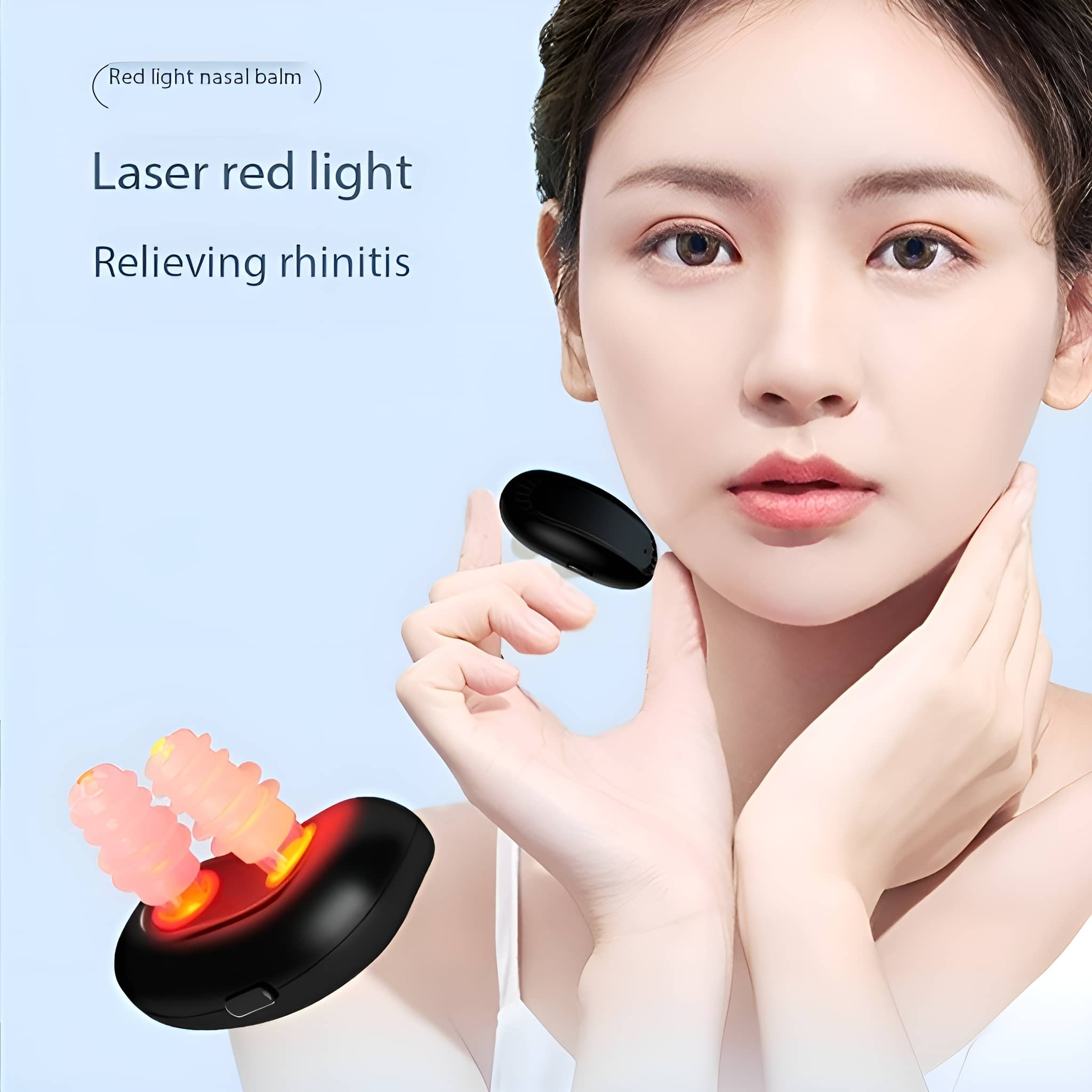 Eine Frau hält ein Rotlichtgerät in der Nähe ihres Gesichts. Oben steht 'Laser-Rotlicht lindert Rhinitis'.