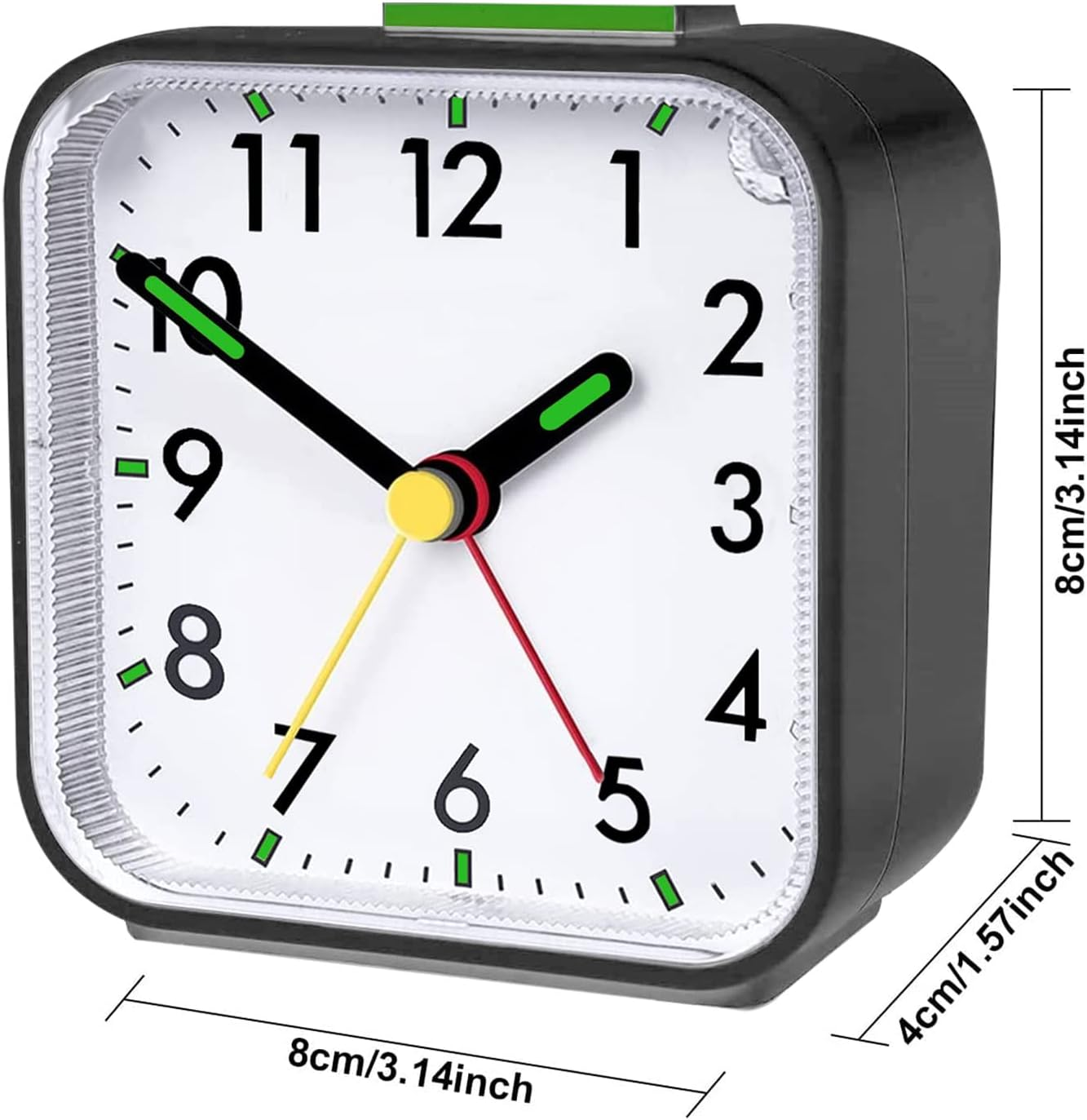 Ein schwarzer Wecker mit weißem Zifferblatt, grünen und gelben Zeigern, die 8:40 Uhr anzeigen.