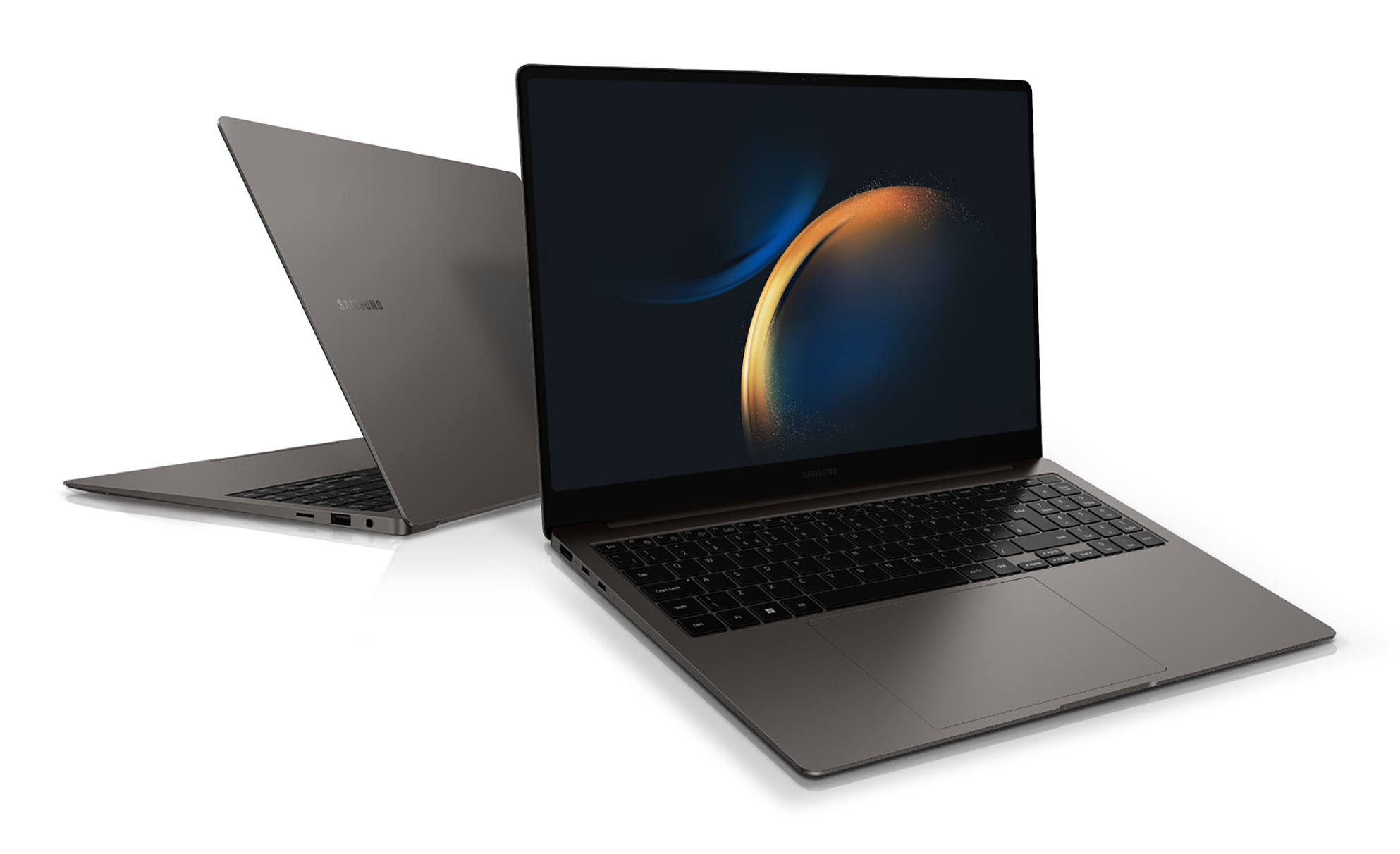 Un computer portatile, di colore grigio scuro, con uno schermo che mostra un design astratto.