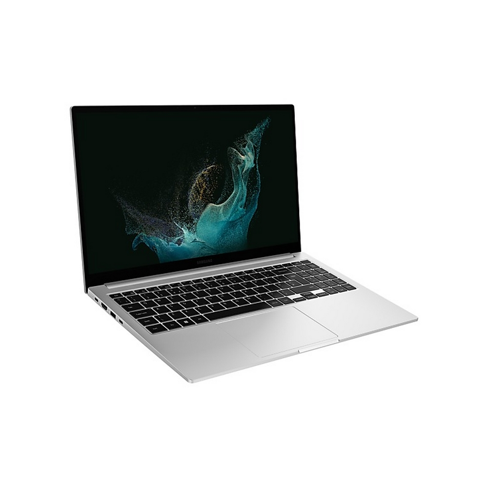Un laptop argentato su sfondo bianco. Lo schermo è acceso e mostra uno sfondo astratto.