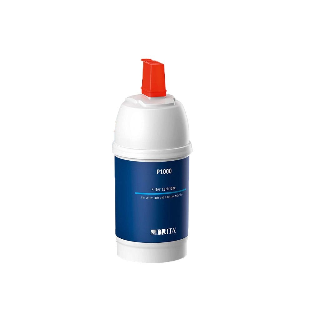 Weiße Brita Wasserfilterpatrone mit der Bezeichnung P1000, mit einem orangefarbenen Deckel.