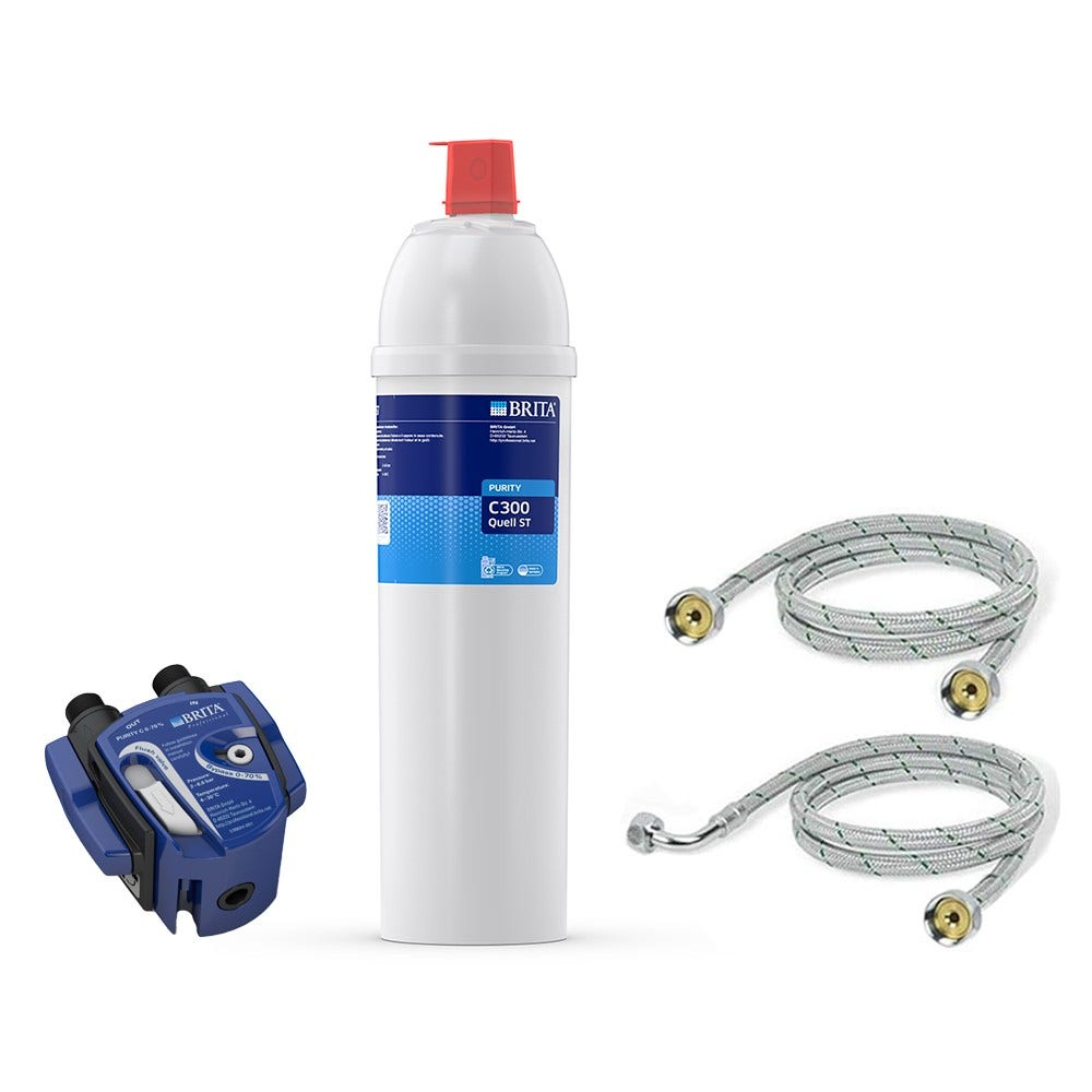 Brita Wasserfiltersystem. Enthält Filter, blauen Adapter und zwei silberne Schläuche.