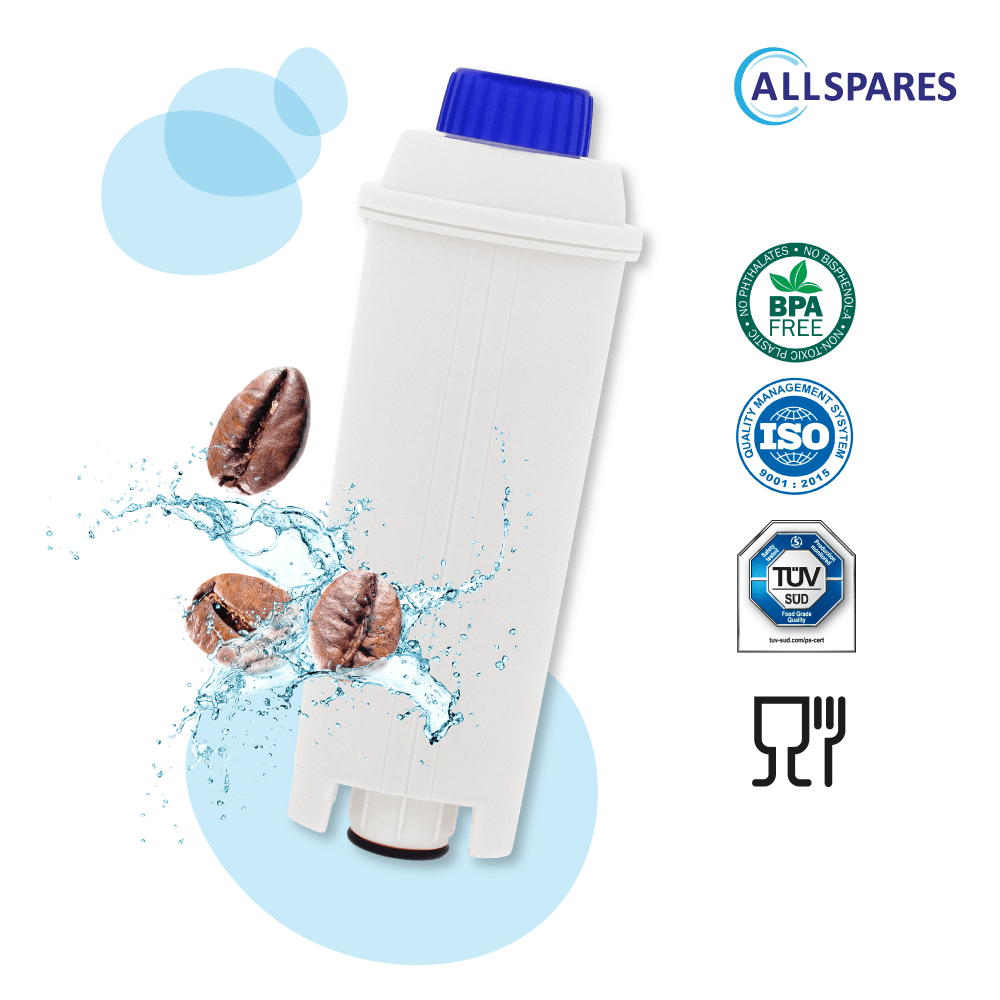Un filtro per l'acqua bianco con chicchi di caffè e un tappo blu, circondato dall'acqua.