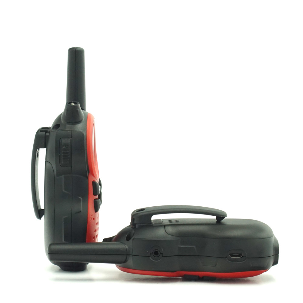 Zwei Walkie-Talkies, rot und schwarz, Seitenansicht. Eines aufrecht, das andere horizontal. Weißer Hintergrund.
