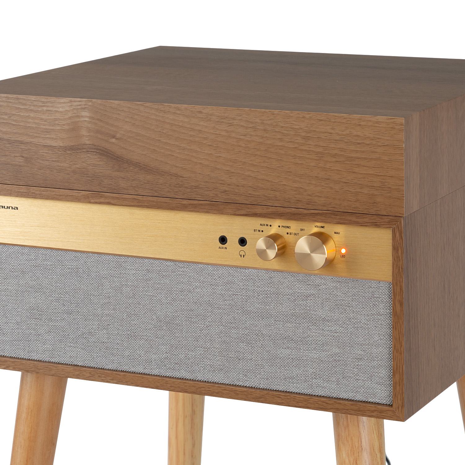 Plattenspieler aus Holz mit Holzbeinen. Hat goldfarbene Bedienelemente und einen Lautsprecher.