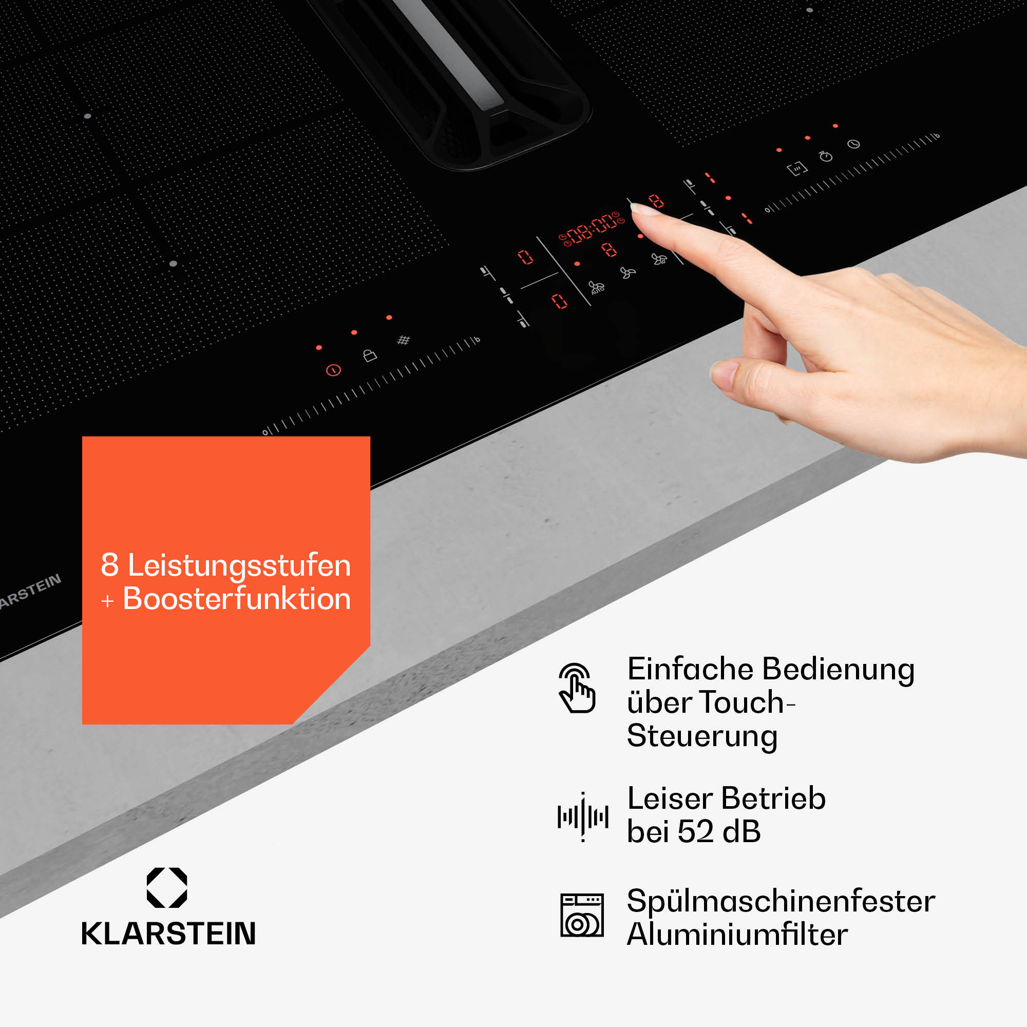 Piano cottura nero con comandi touch e testo, mano che indica il controllo.