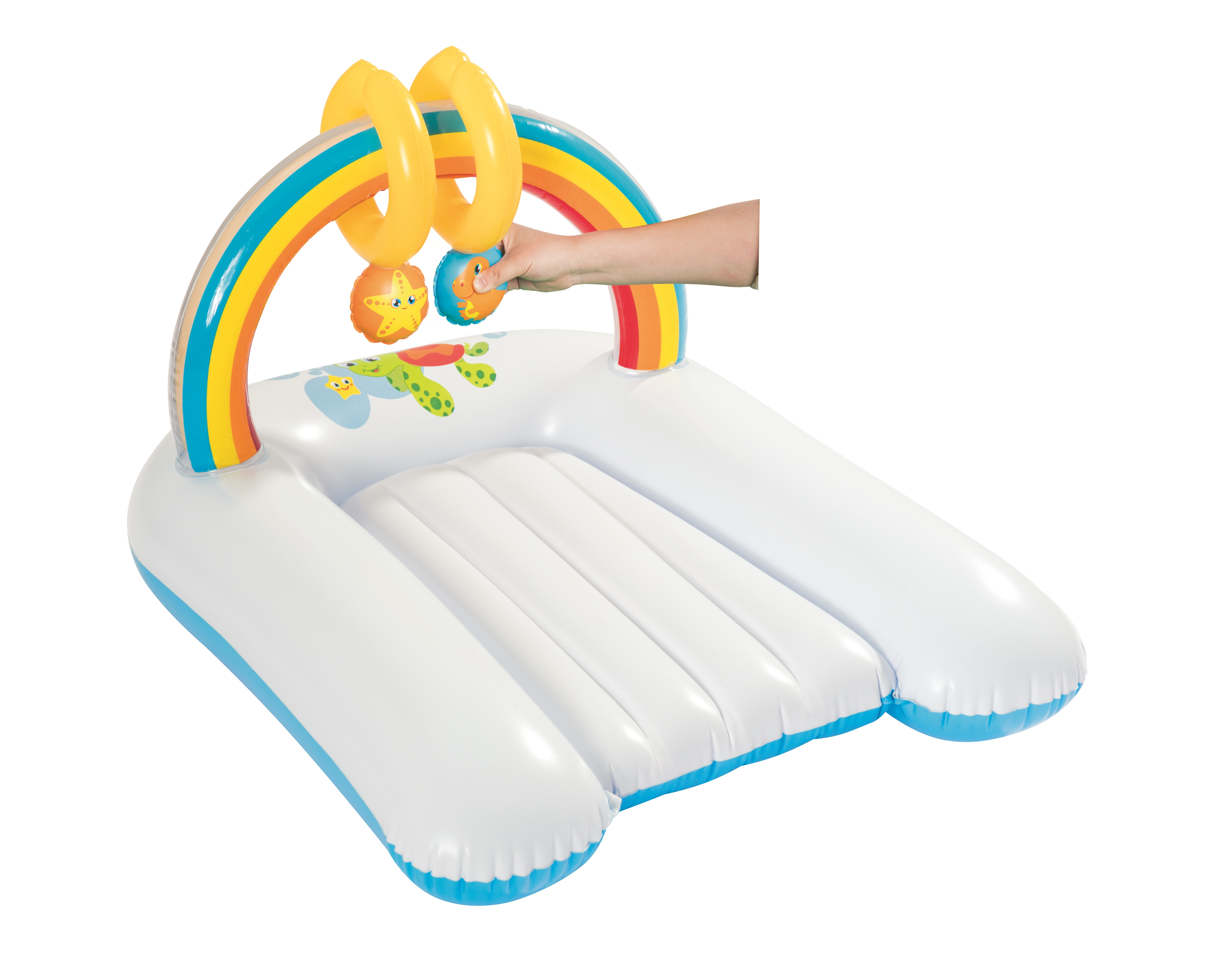 Galleggiante gonfiabile per bambini con arco arcobaleno e giocattoli. Base bianca con bordo blu.