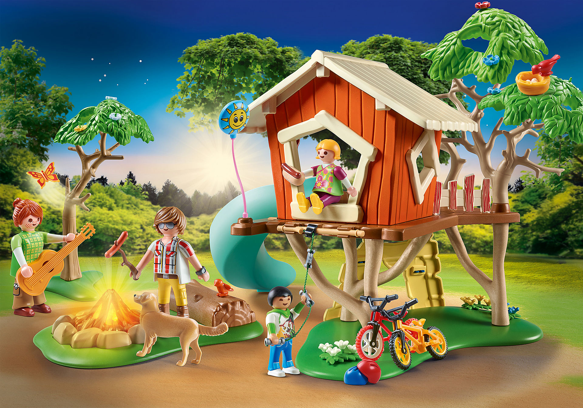 Ein Baumhaus-Spielset mit mehreren Figuren. Enthält einen Hund, eine Rutsche und ein Lagerfeuer.