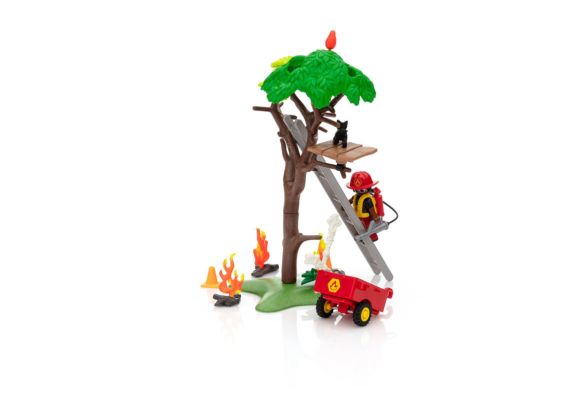 Eine Feuerwehr-Spielfigur, die eine Leiter an einem Baum mit Katze und Feuer hochklettert. Es gibt ein Spielzeug-Feuerwehr.