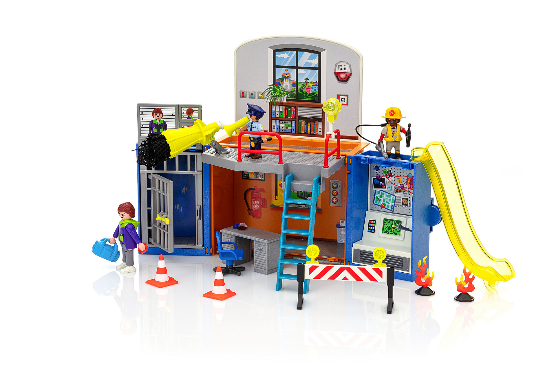 Playmobil-Feuerwehrstation mit Figuren, Rutsche und Zubehör.