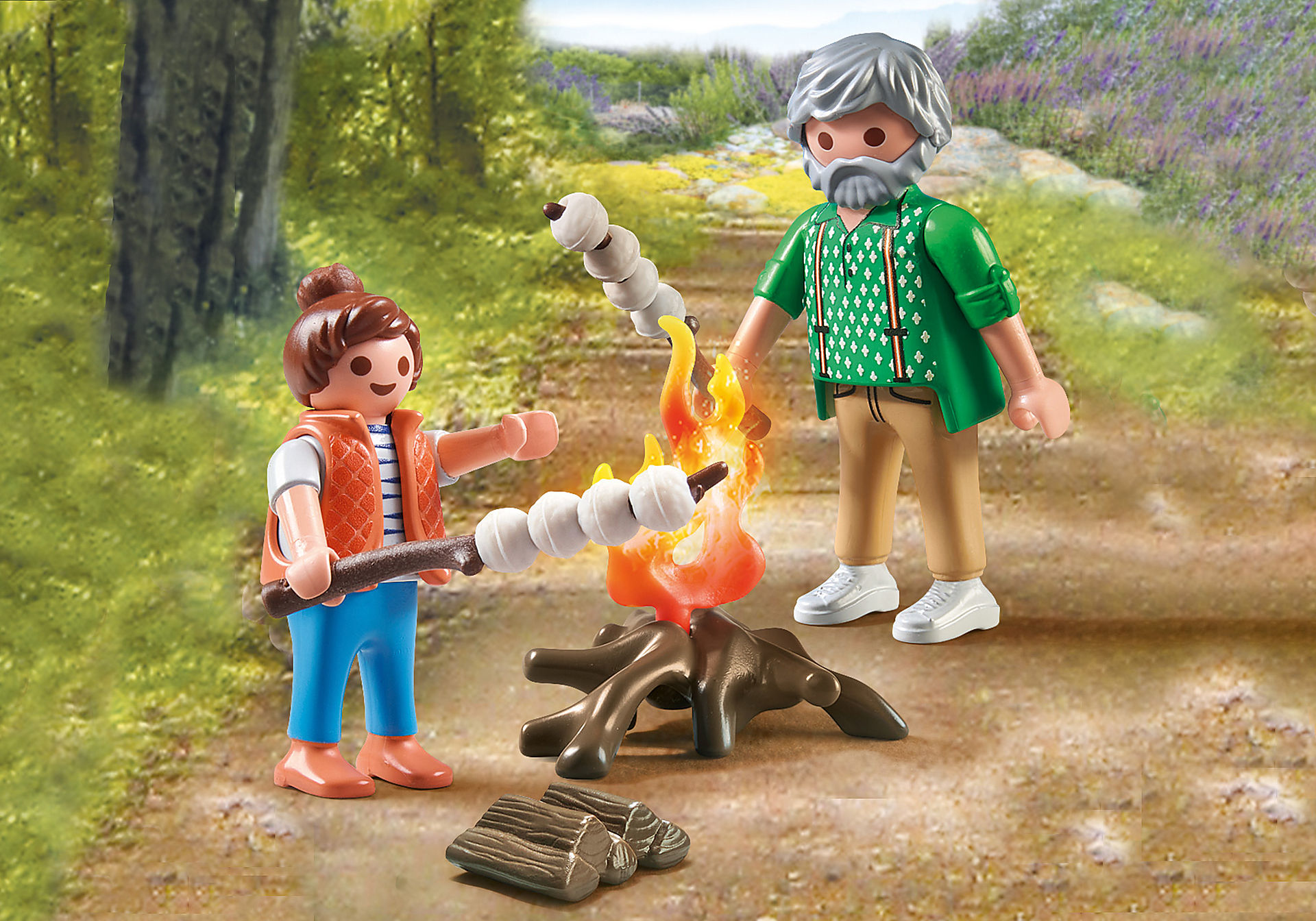 Playmobil-Figuren, die Marshmallows über einem Lagerfeuer rösten. Ein Waldhintergrund.