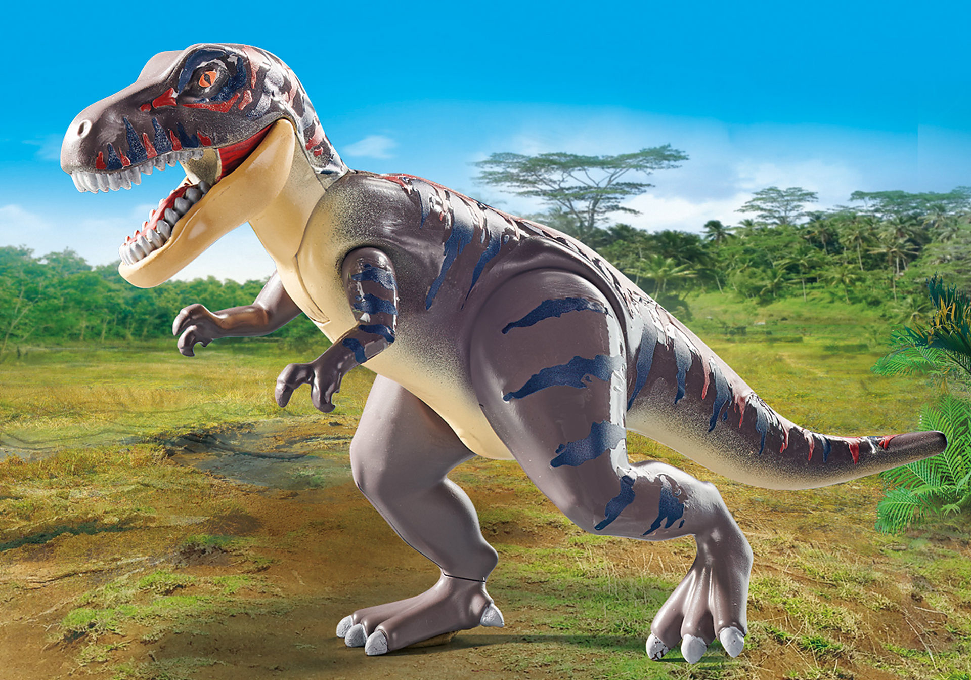 Ein großes Spielzeug Tyrannosaurus Rex Dinosaurier mit blauem Himmel und Landschaft im Hintergrund.