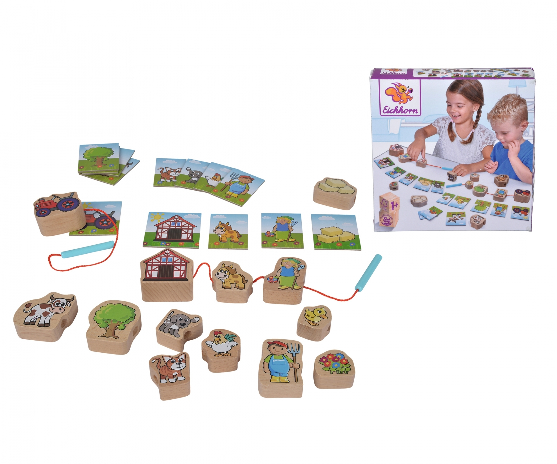 Holzspielzeug mit Bildern von einem Bauernhof, Traktor, Tieren und einer Kiste. Das Spielzeug befindet sich auf einer weißen Oberfläche.