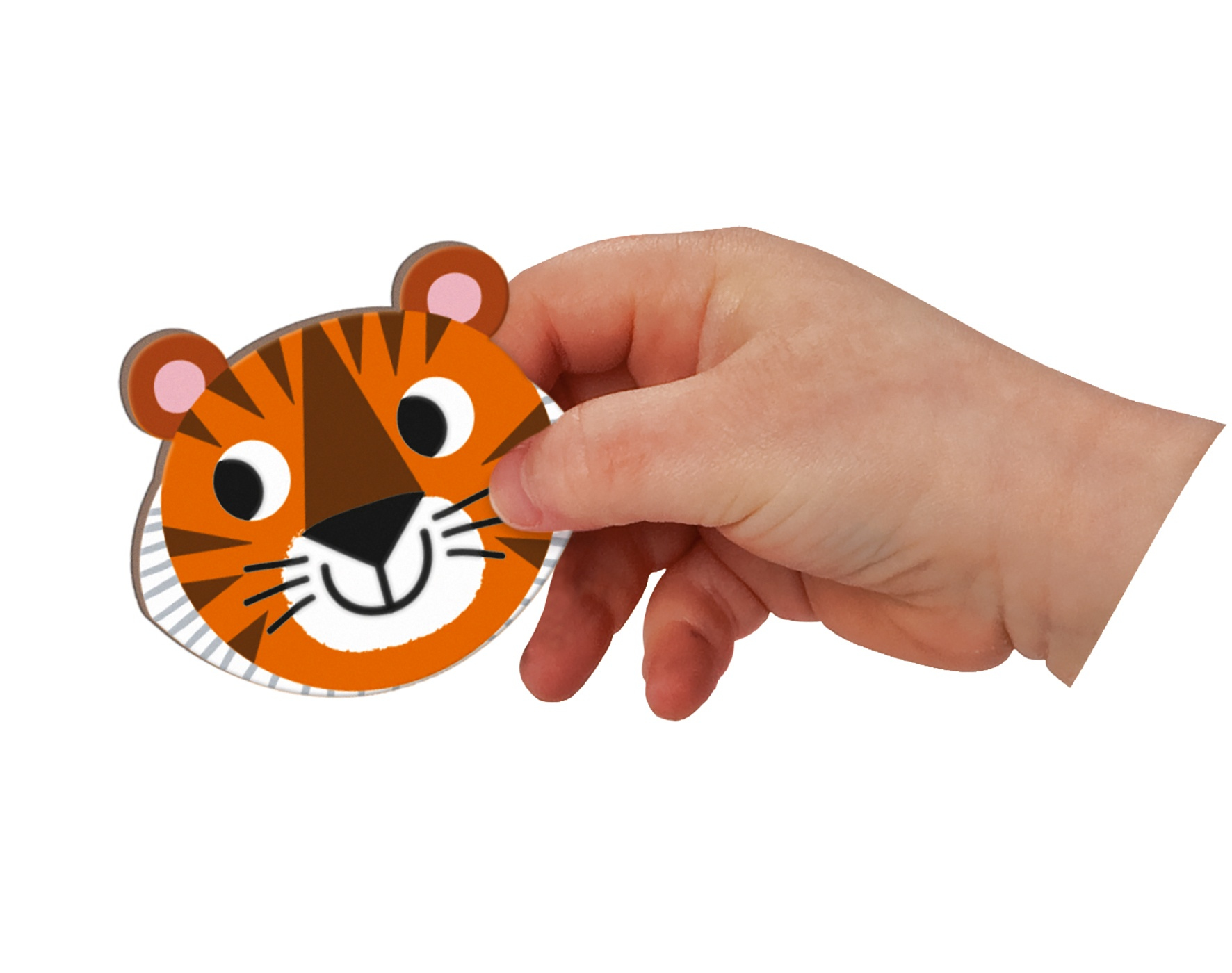 Eine Hand hält ein buntes Tigergesicht mit orangefarbenen Streifen und großen Augen.