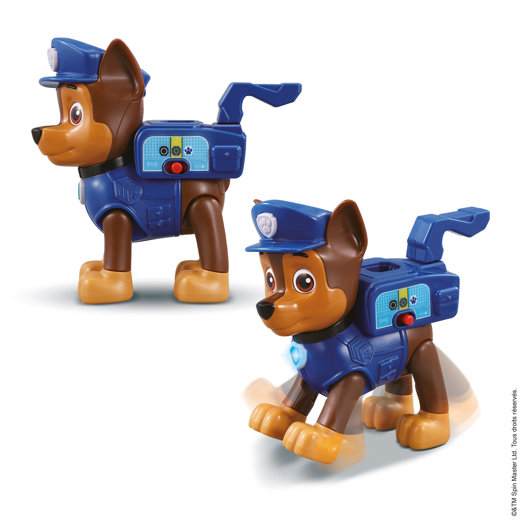 Due cani giocattolo in uniforme da poliziotto con un gadget blu sulla schiena. Uno è in movimento.