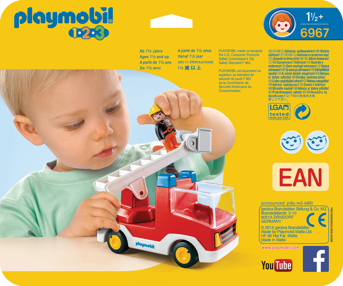 Rückseite der Playmobil-Box mit einer Kinderhand, die ein rotes Feuerwehrauto-Spielzeug hält. Text in mehreren Sprachen.