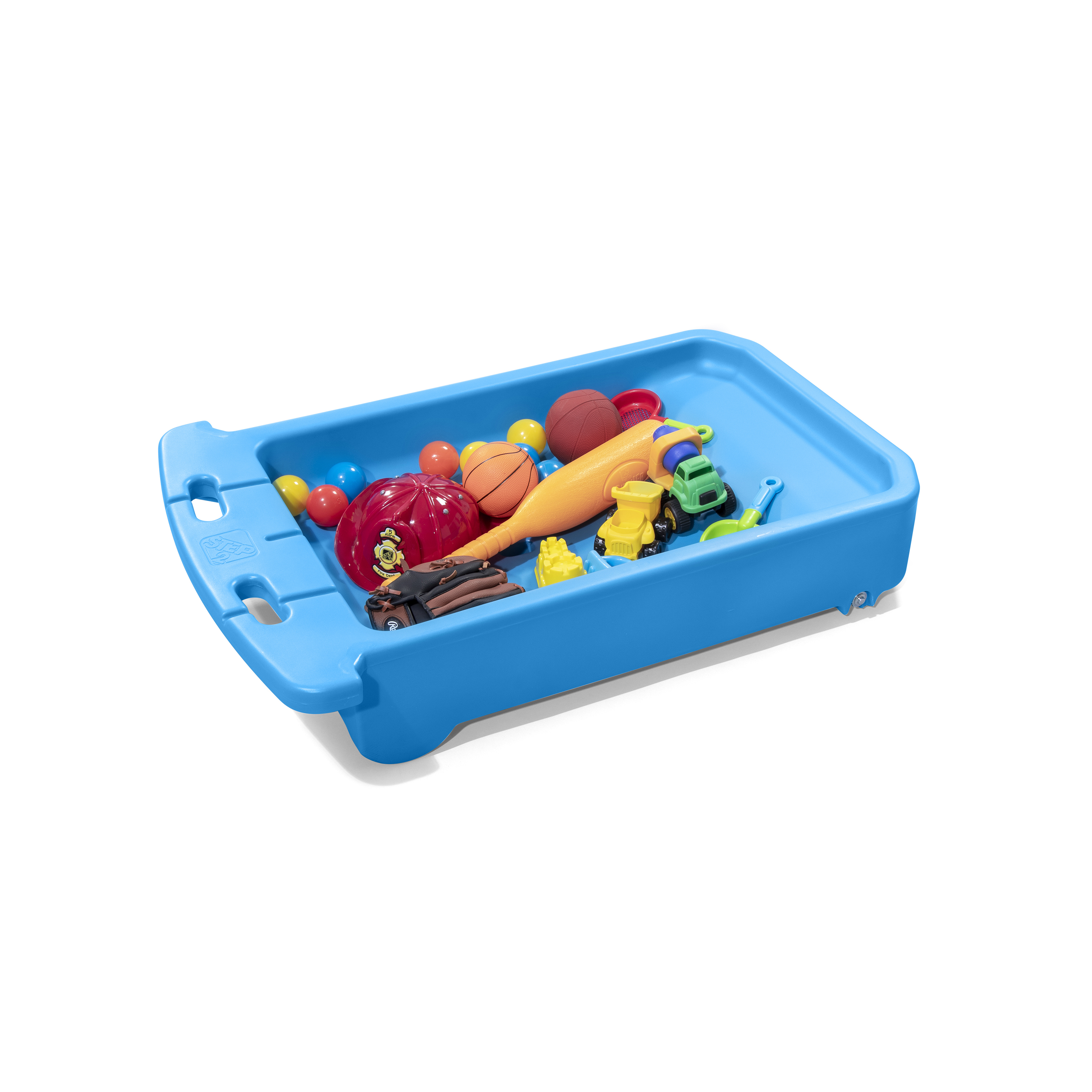 Eine blaue Kunststoff-Sandkiste mit Spielzeug: Bälle, Auto und anderes Zubehör.
