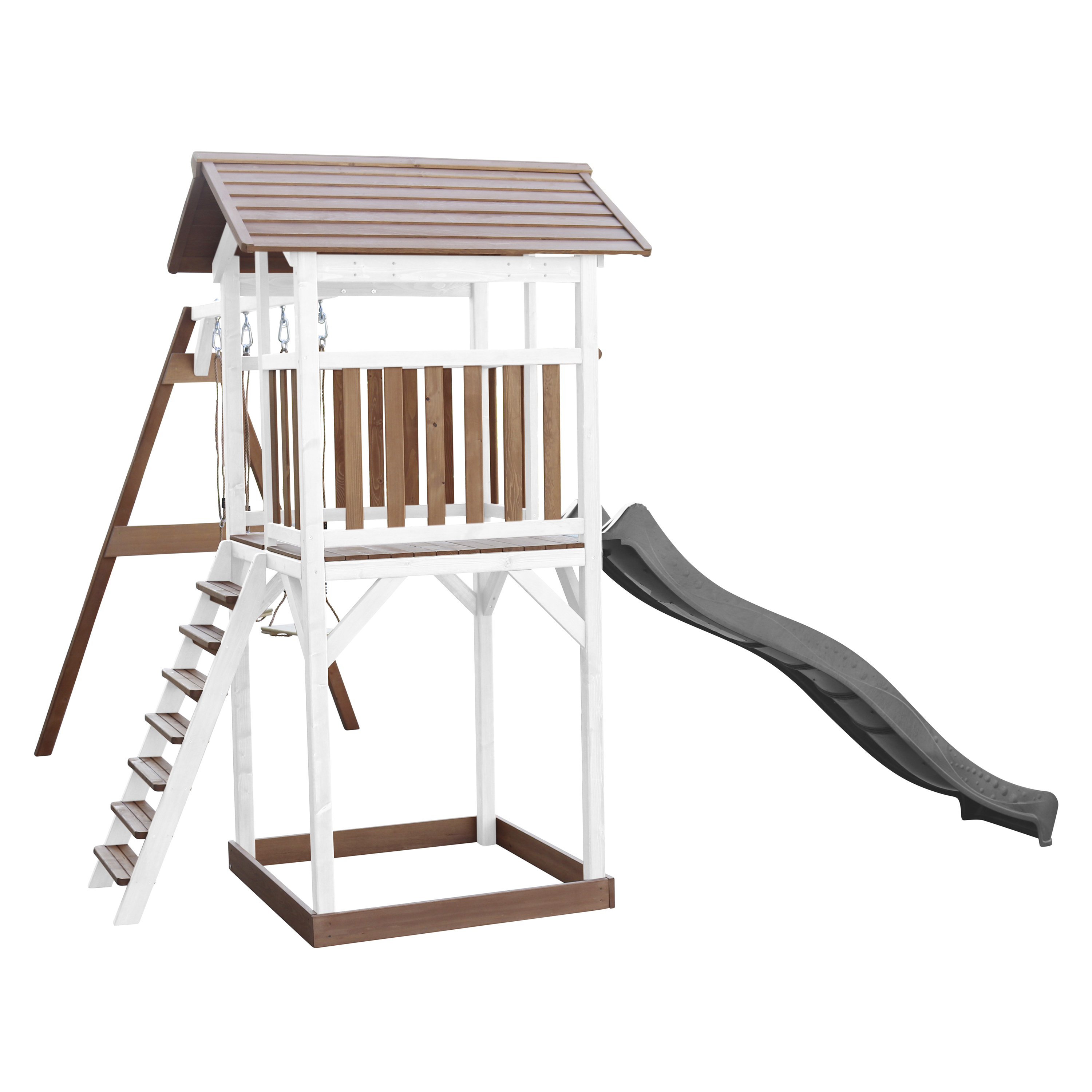 Spielplatz aus Holz mit Rutsche, Treppe und Schaukel. Es befindet sich auf weißem Hintergrund. Das Dach ist braun.