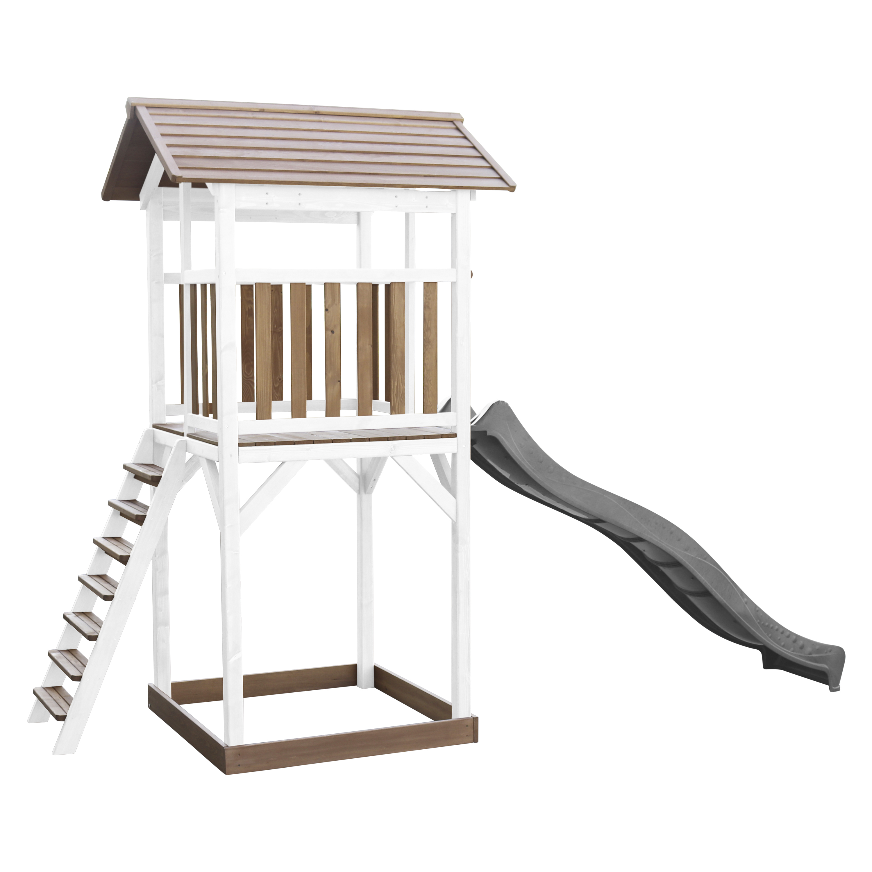 Spielplatzstruktur aus Holz mit Turm, Treppe, Rutsche und braunem Dach auf weißem Hintergrund.