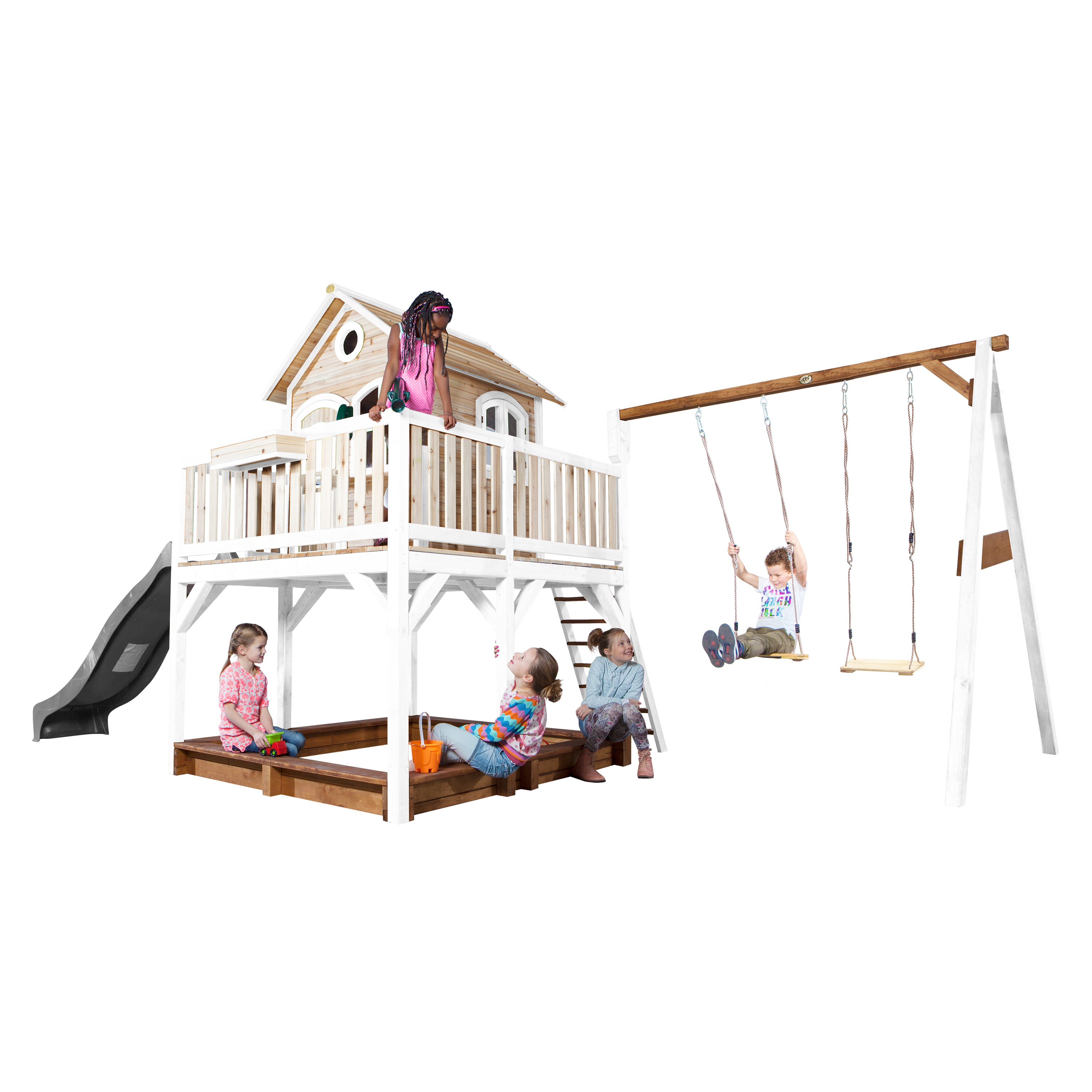 Spielstruktur mit Rutsche, Schaukeln und Kindern, die auf einer Holzplattform spielen.