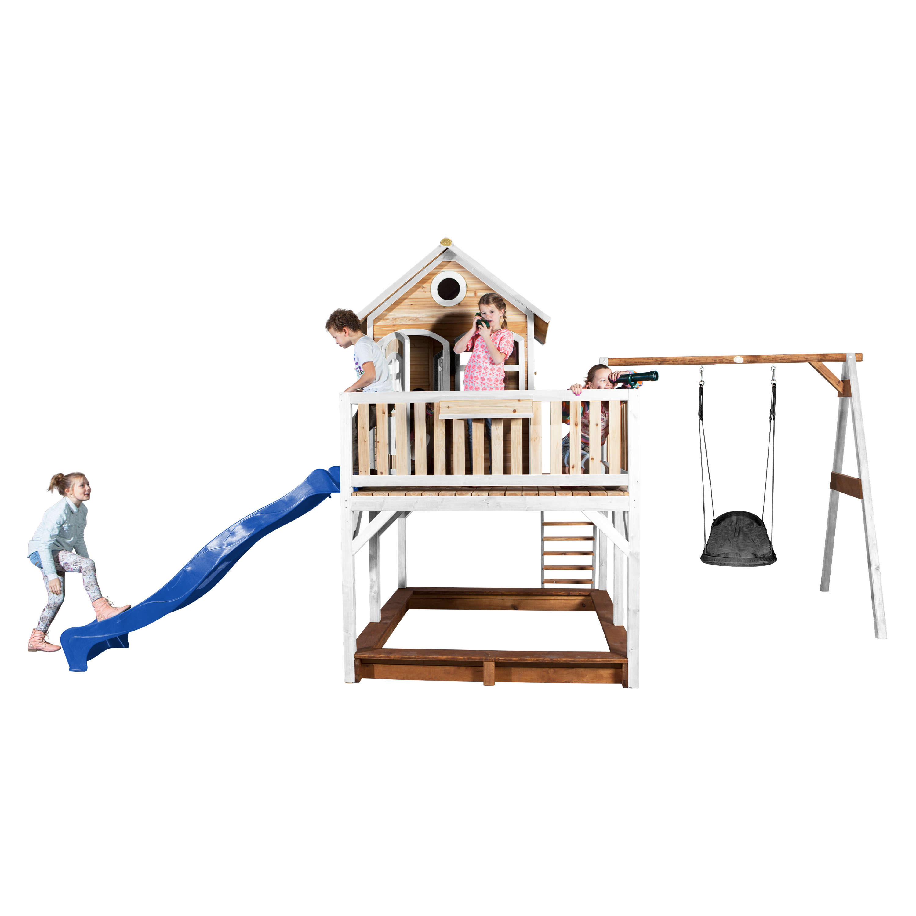 Ein hölzernes Spielset mit Rutsche, Schaukel und Haus. Kinder spielen auf der Struktur.