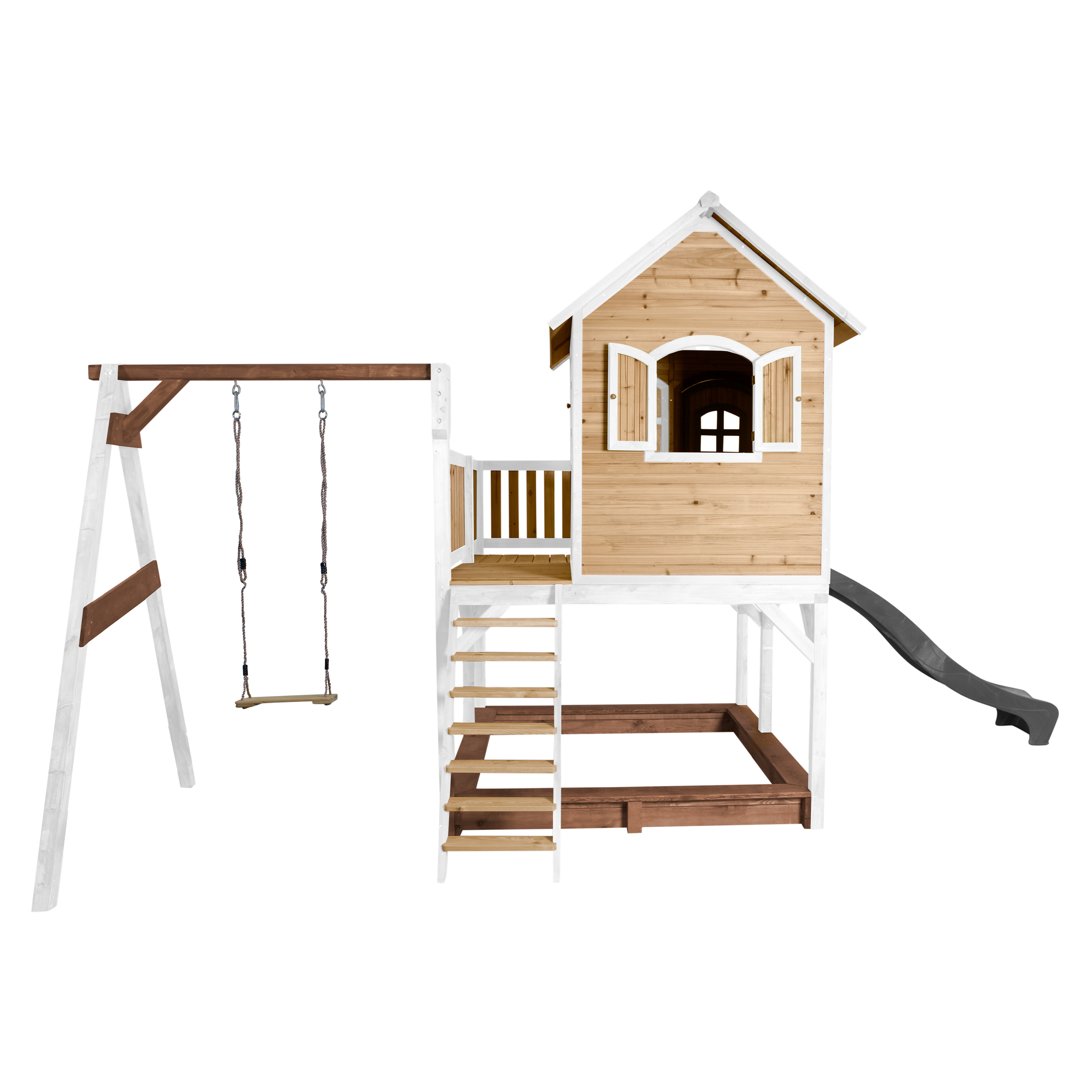 Spielhaus aus Holz mit Rutsche, Schaukel und Treppe, isoliert auf Weiß.