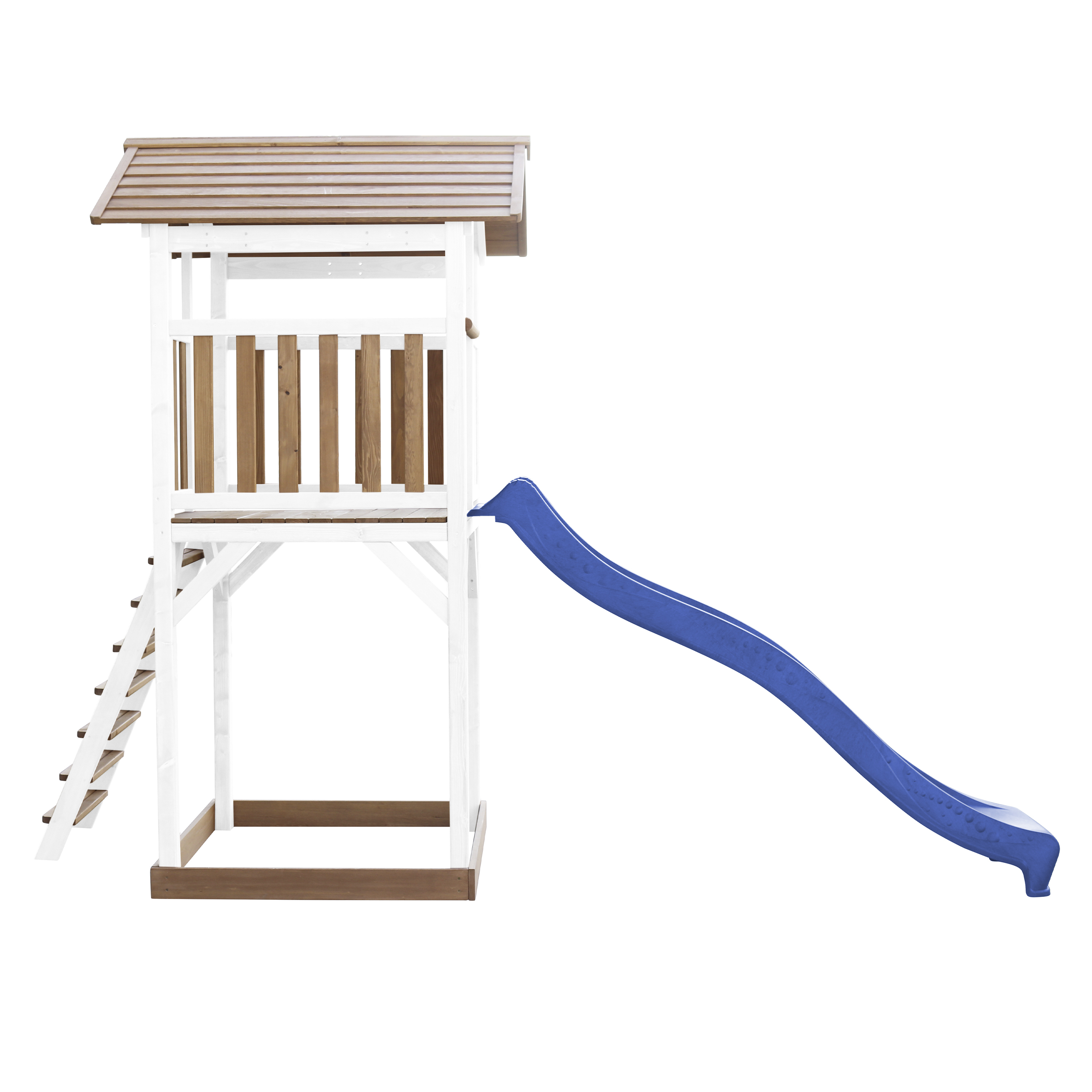 Spielplatz aus Holz mit Turm, Leiter und blauer Rutsche.