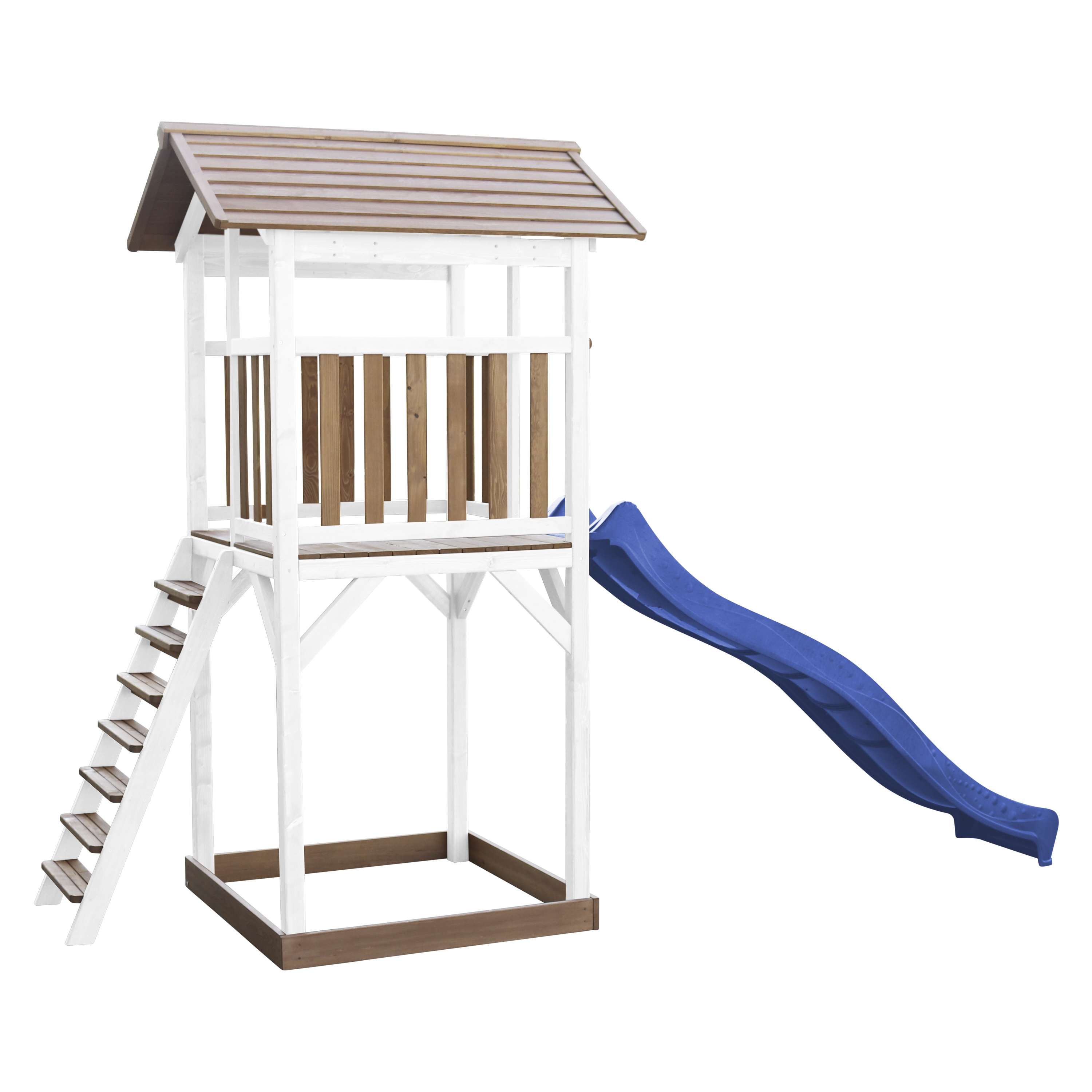 Ein Holzspielplatz mit Rutsche, Treppe und einer kleinen Hausstruktur auf Weiß.