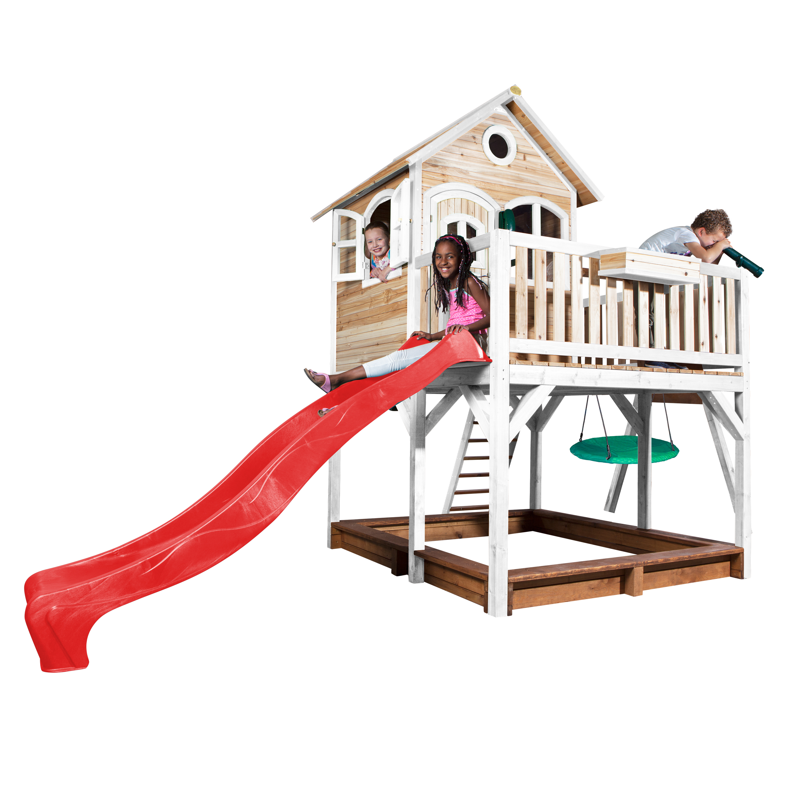 Ein Spielplatz mit Rutsche und spielenden Kindern.