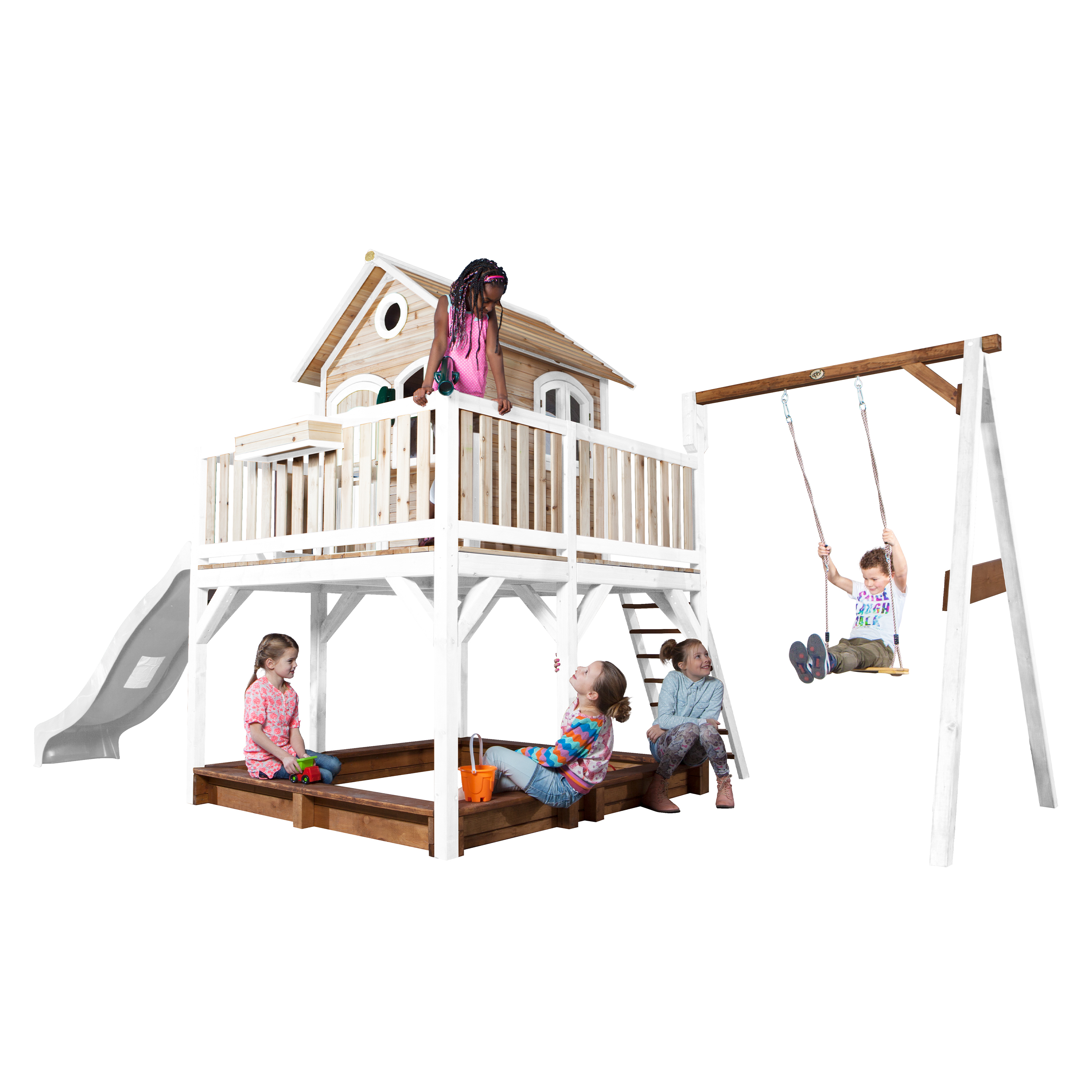 Spielplatz mit mehreren spielenden Kindern. Er hat eine Rutsche, Schaukeln, einen Sandkasten und ein Spielhaus.
