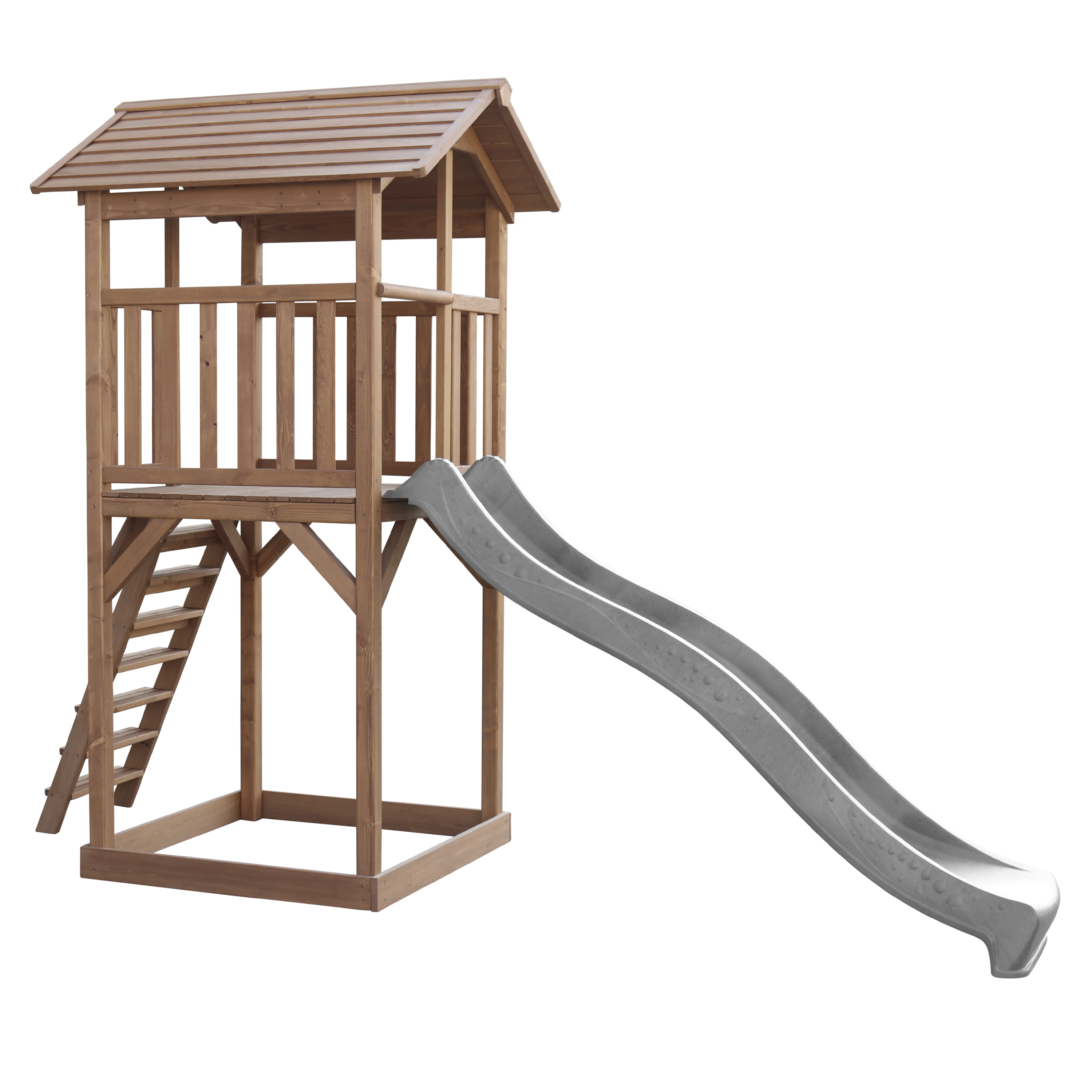 Spielplatz aus Holz mit Turm, Treppe und grauer Rutsche. Vor weißem Hintergrund.