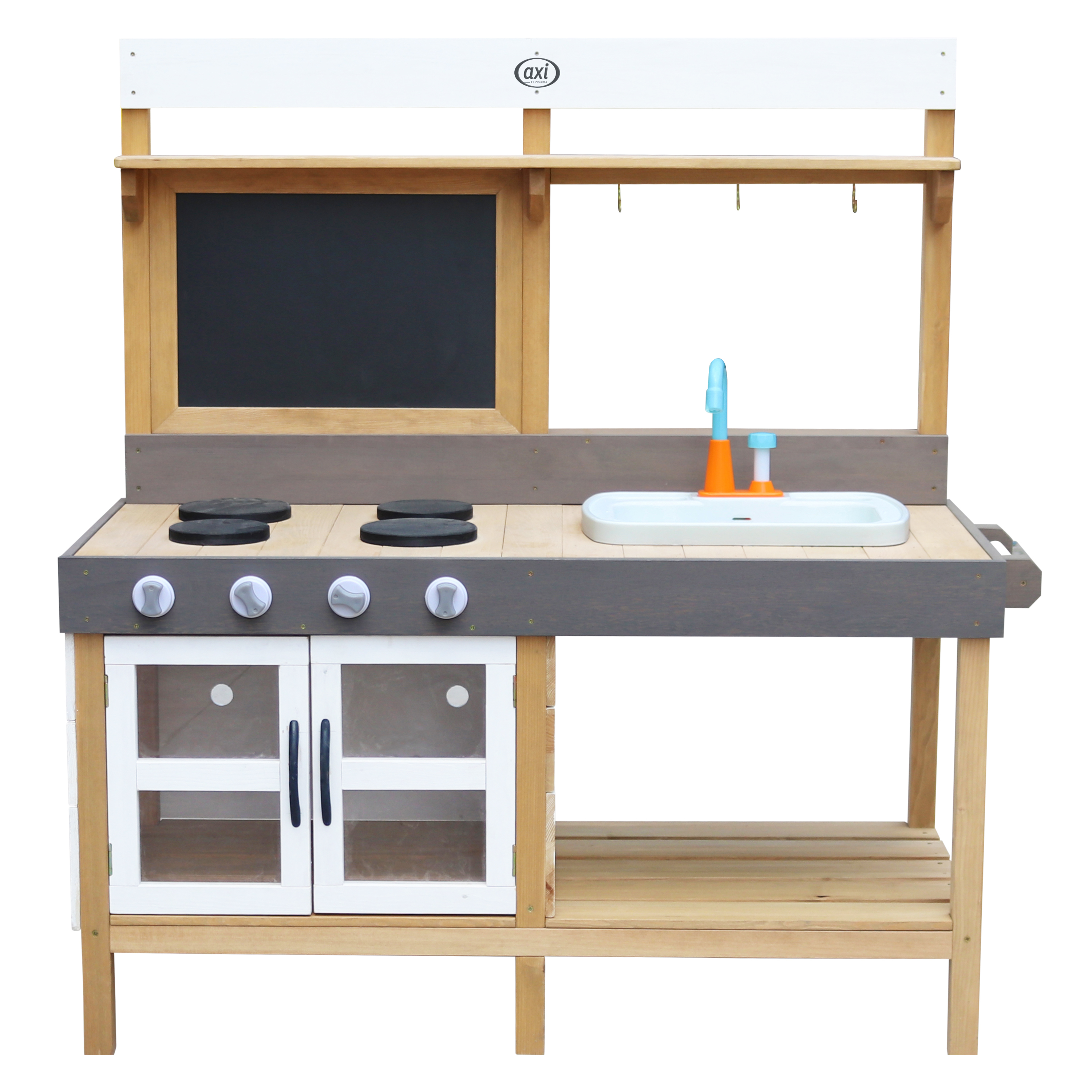 Holzspielzeugküche mit Spüle, Herd, Ofen und einer Tafel, vor weißem Hintergrund.