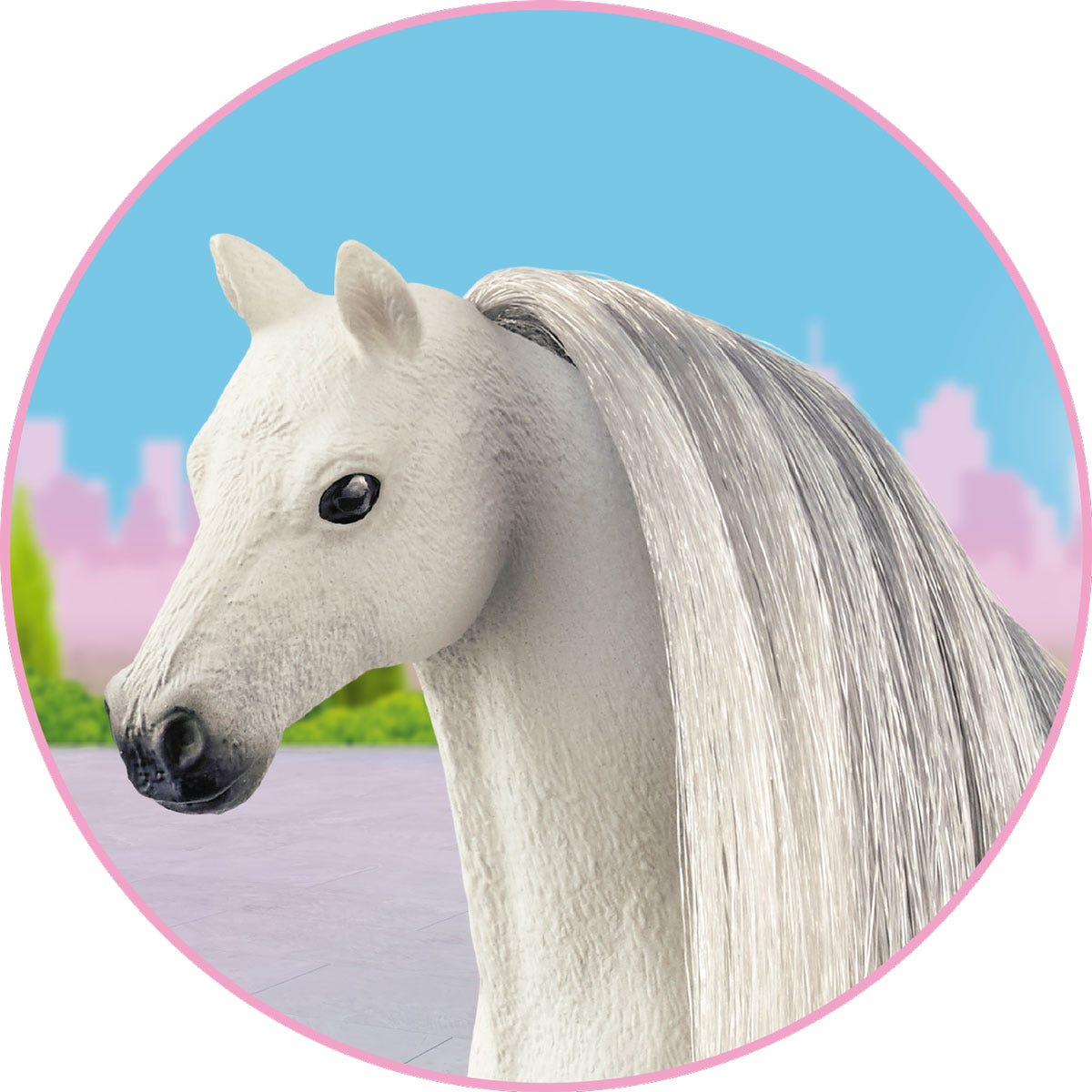 Primo piano di una testa di cavallo bianco con una lunga criniera fluente, in un telaio circolare rosa.