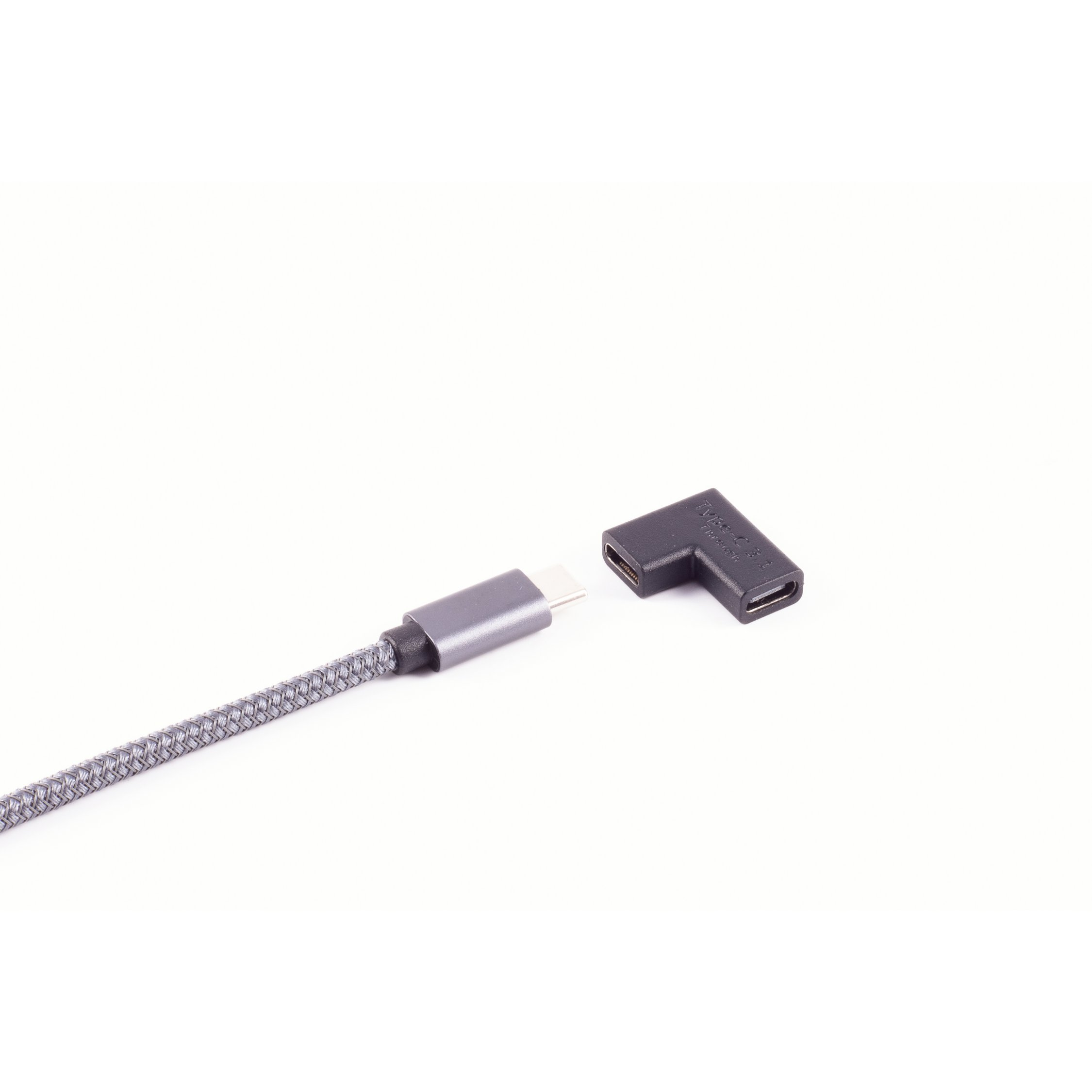 Cavo USB-C grigio con adattatore nero a forma di L. Isolato su sfondo bianco.