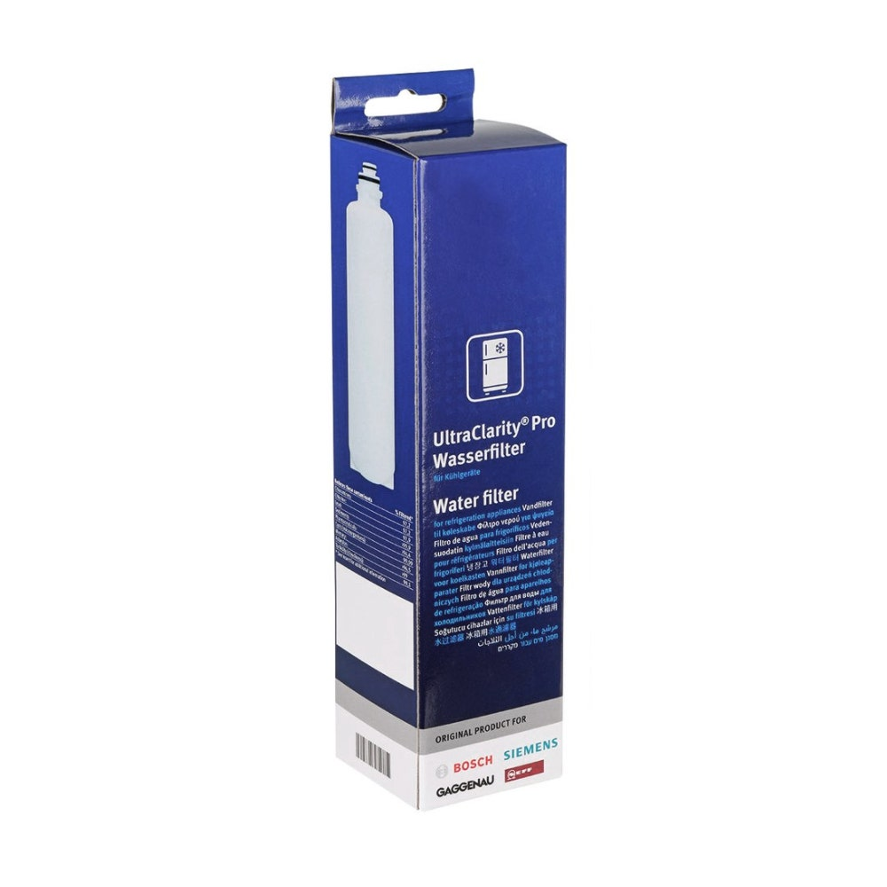 Eine Wasserfilterbox mit Text und Produktinformationen vor weißem Hintergrund.