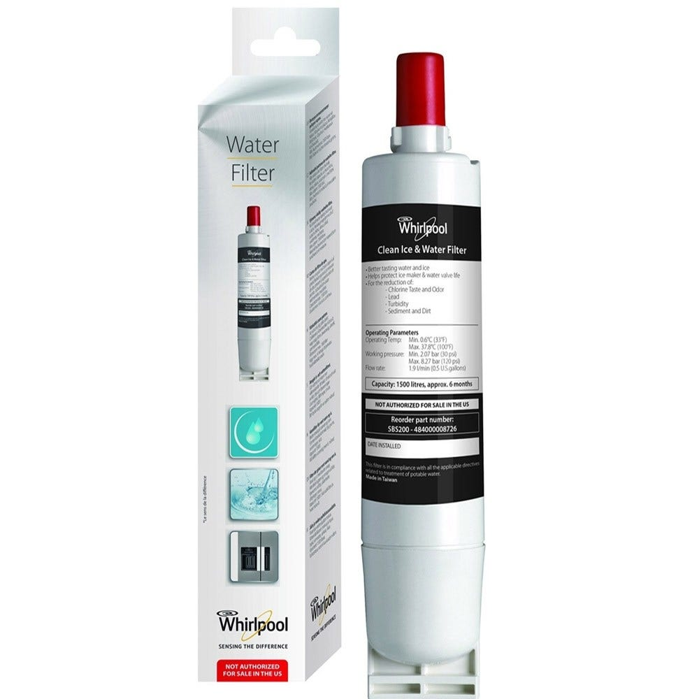 Filtro acqua Whirlpool con confezione, filtro bianco e tappo rosso.