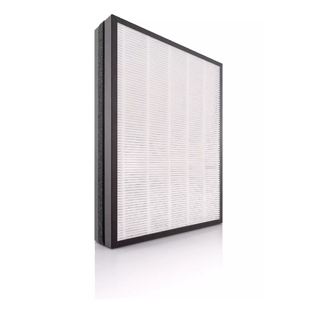 Filtro aria in cornice nera, materiale filtrante bianco. Sfondo bianco.