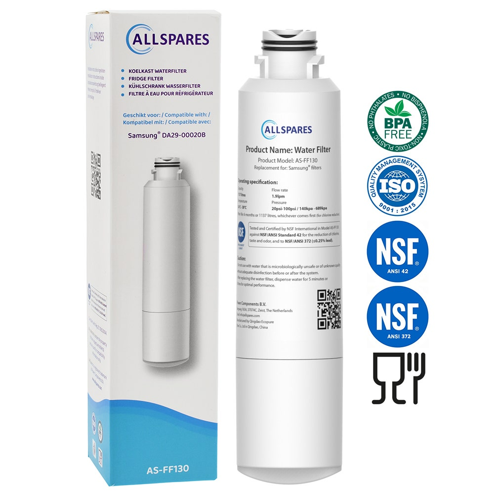 Weißer Wasserfilter in Box mit Produktdetails. NSF- und BPA-freie Etiketten.