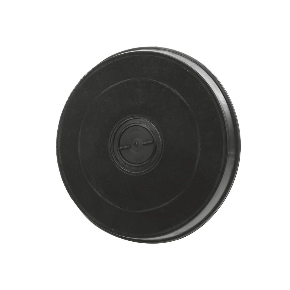 Czarny, okrągły filtr węglowy z centralnym okrągłym wgłębieniem i małym centralnym otworem.