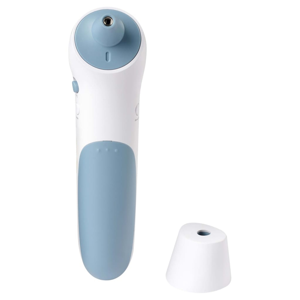 Biało-niebieski termometr do ucha z końcówką i oddzielnym białym stożkiem, prezentowany na białym tle.