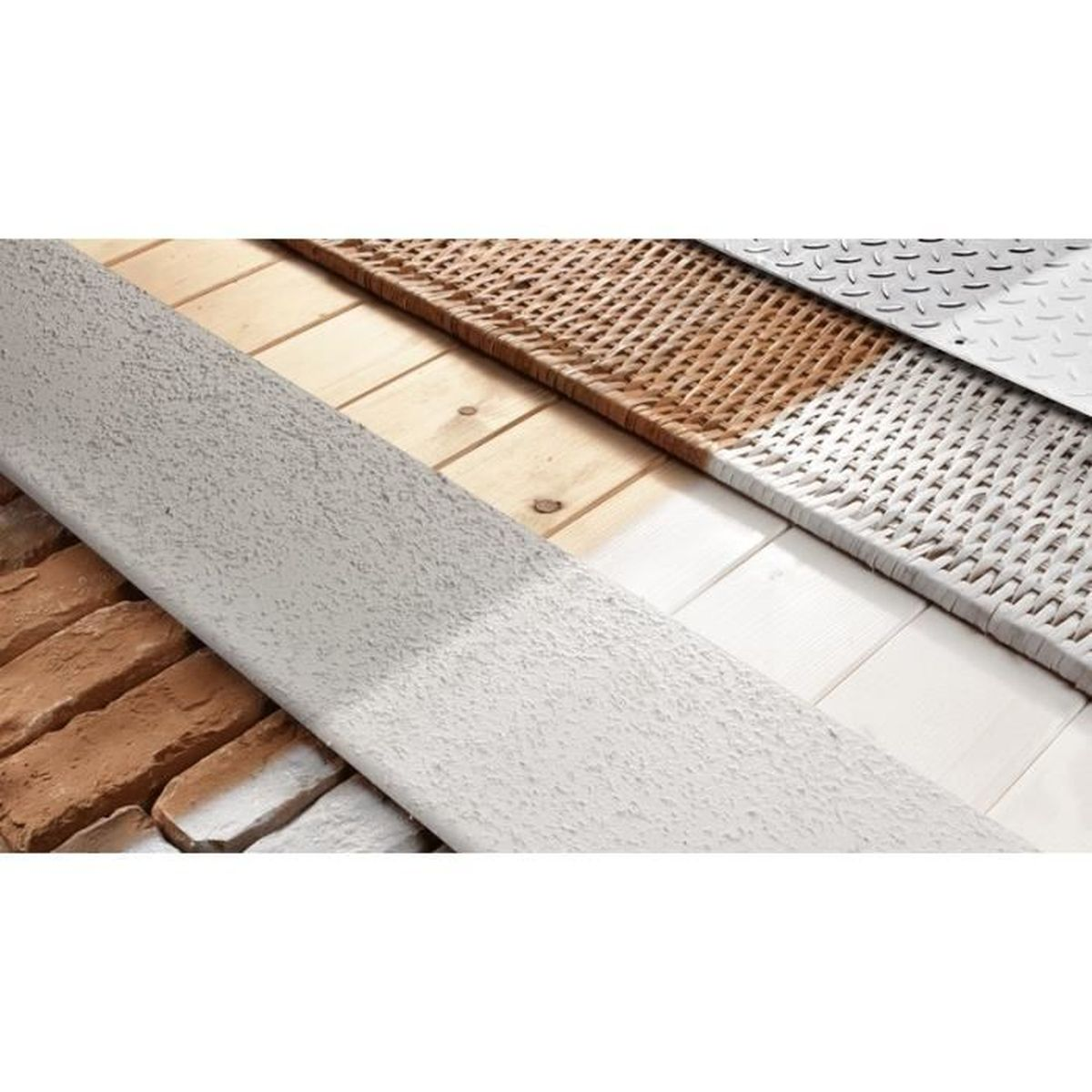 Primo piano di varie superfici strutturate: mattoni, legno, materiale tessuto e metallo.