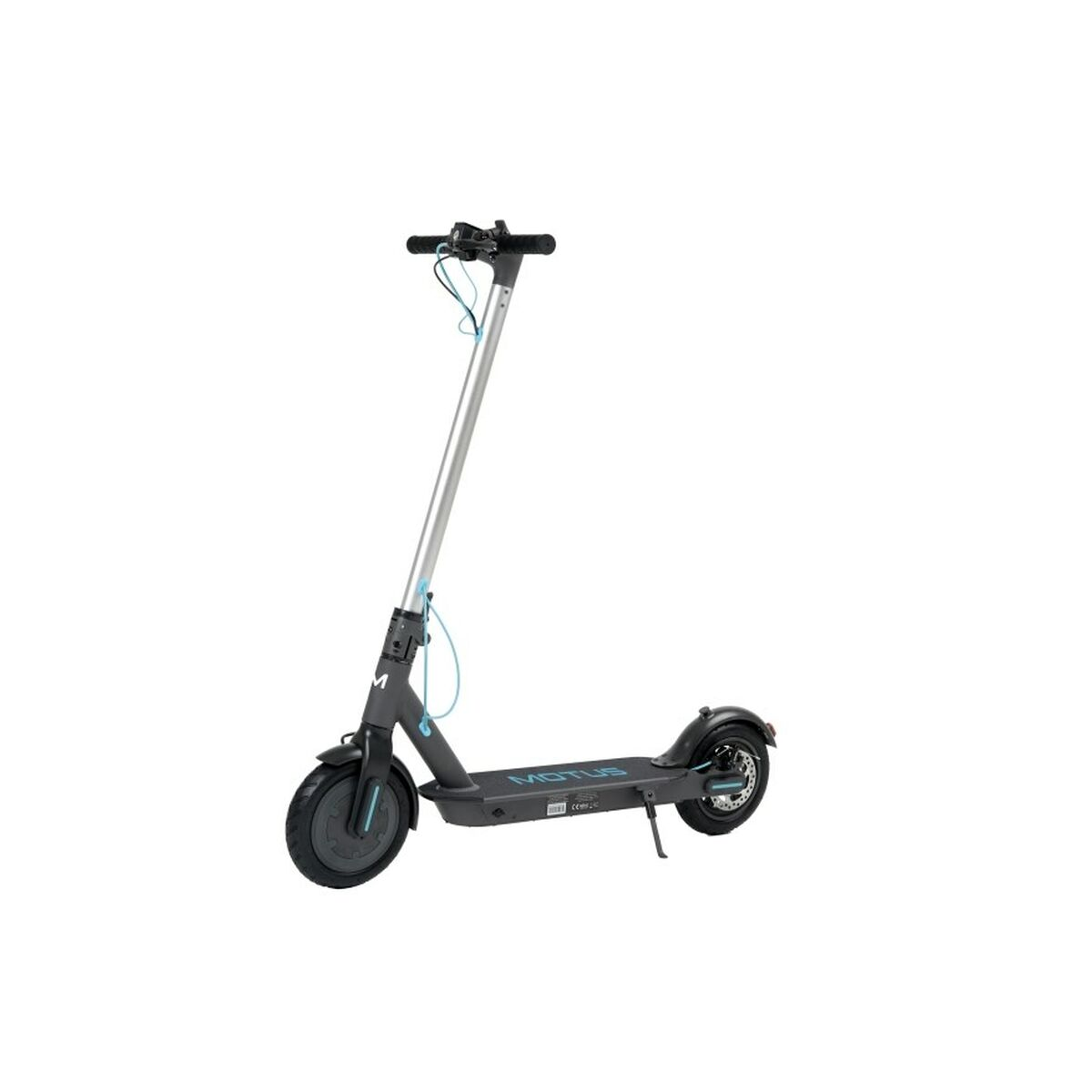 Scooter nero con manubrio grigio. Sfondo bianco. Lo scooter è nero. I manubri sono grigi.