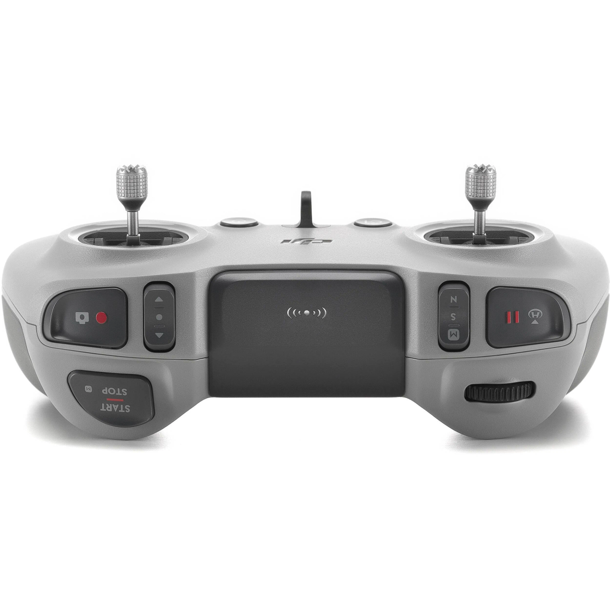 Szary kontroler drona DJI. Widoczne przyciski, joysticki i kontrolki zasilania.