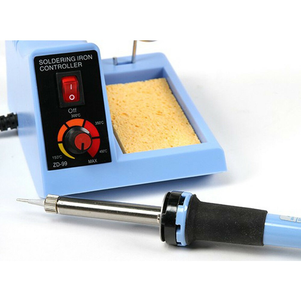 Controller per saldatore con interruttore rosso, manopola della temperatura e spugna. Blu e bianco.