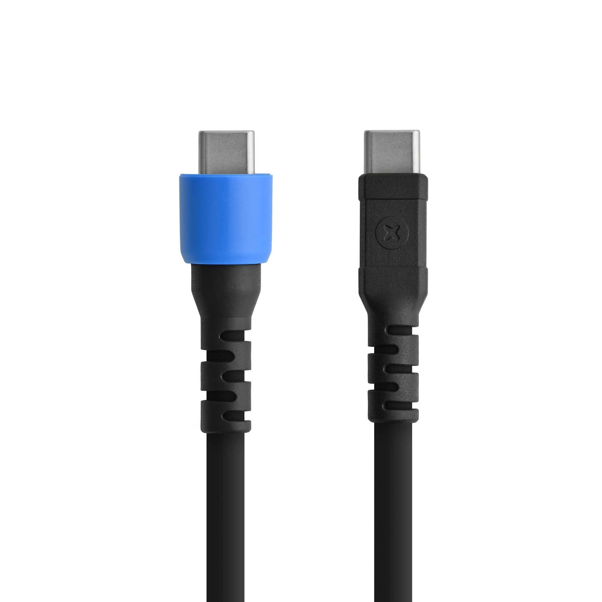 Dwa czarne kable USB-C z niebieskimi akcentami, obok siebie. Białe tło.