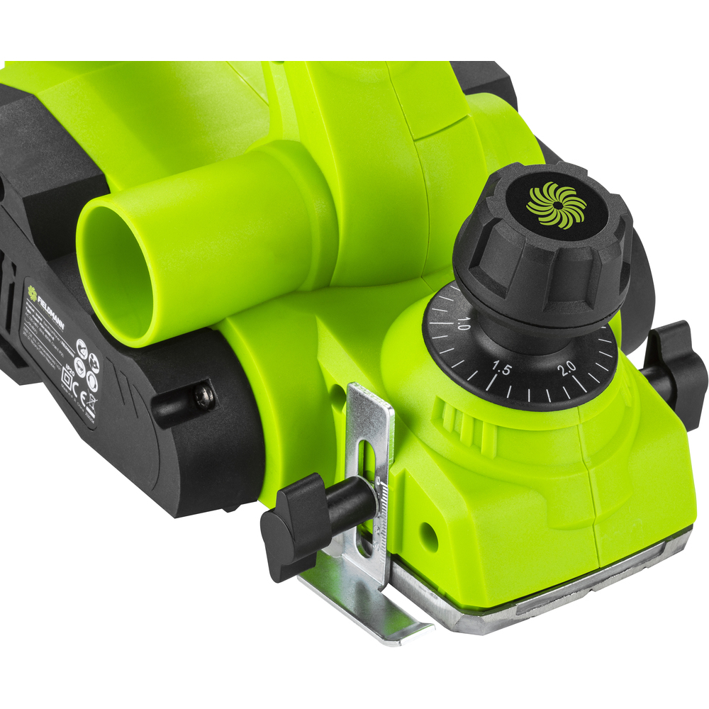 Zbliżenie zielonego elektrycznego strugu ręcznego, pokazujące pokrętło regulacyjne i czarne detale. Białe tło.