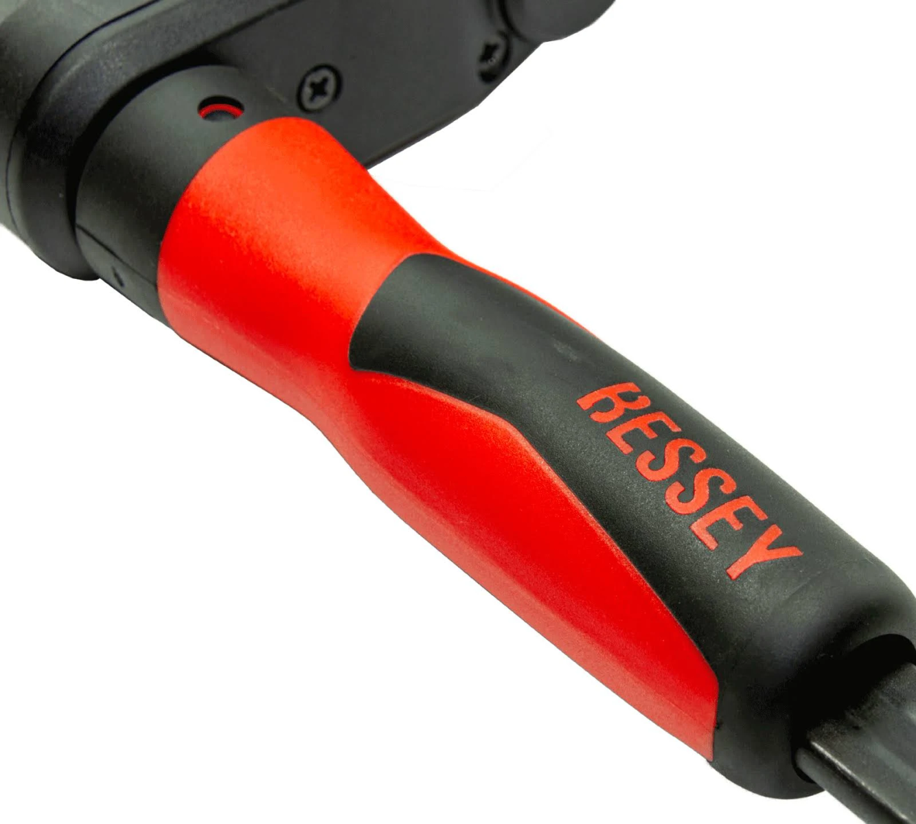 Primo piano di un'impugnatura rossa e nera di un utensile Bessey.