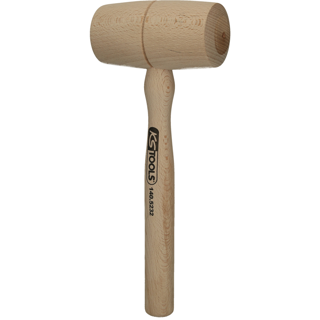 Holzhammer mit zylindrischem Kopf und Griff. Der Griff hat Text. Weißer Hintergrund.