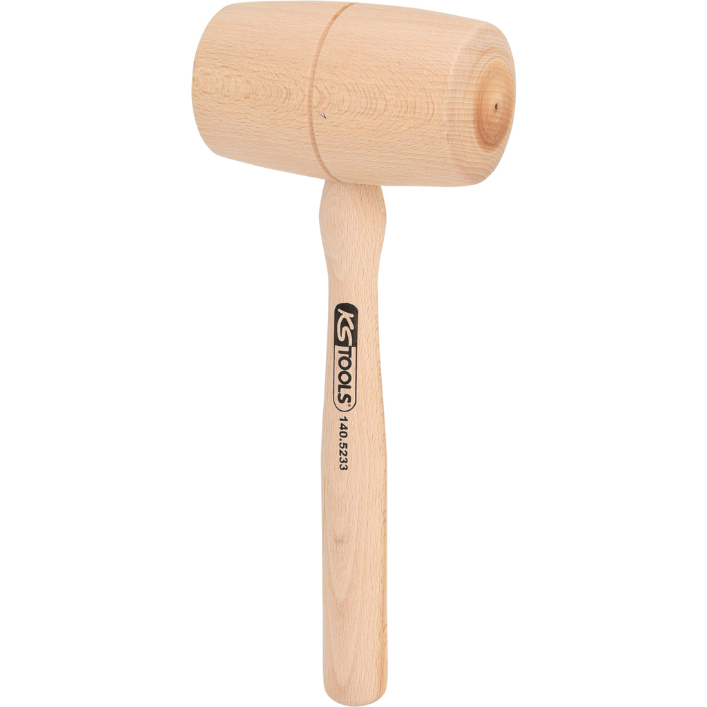 Holzhammer mit zylindrischem Kopf und Griff. Der Griff hat Text. Weißer Hintergrund.