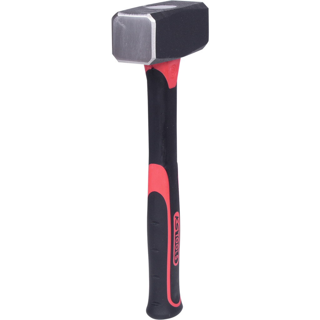 Ein schwarzer und roter Hammer mit rechteckigem Kopf. Der Markenname ist sichtbar.